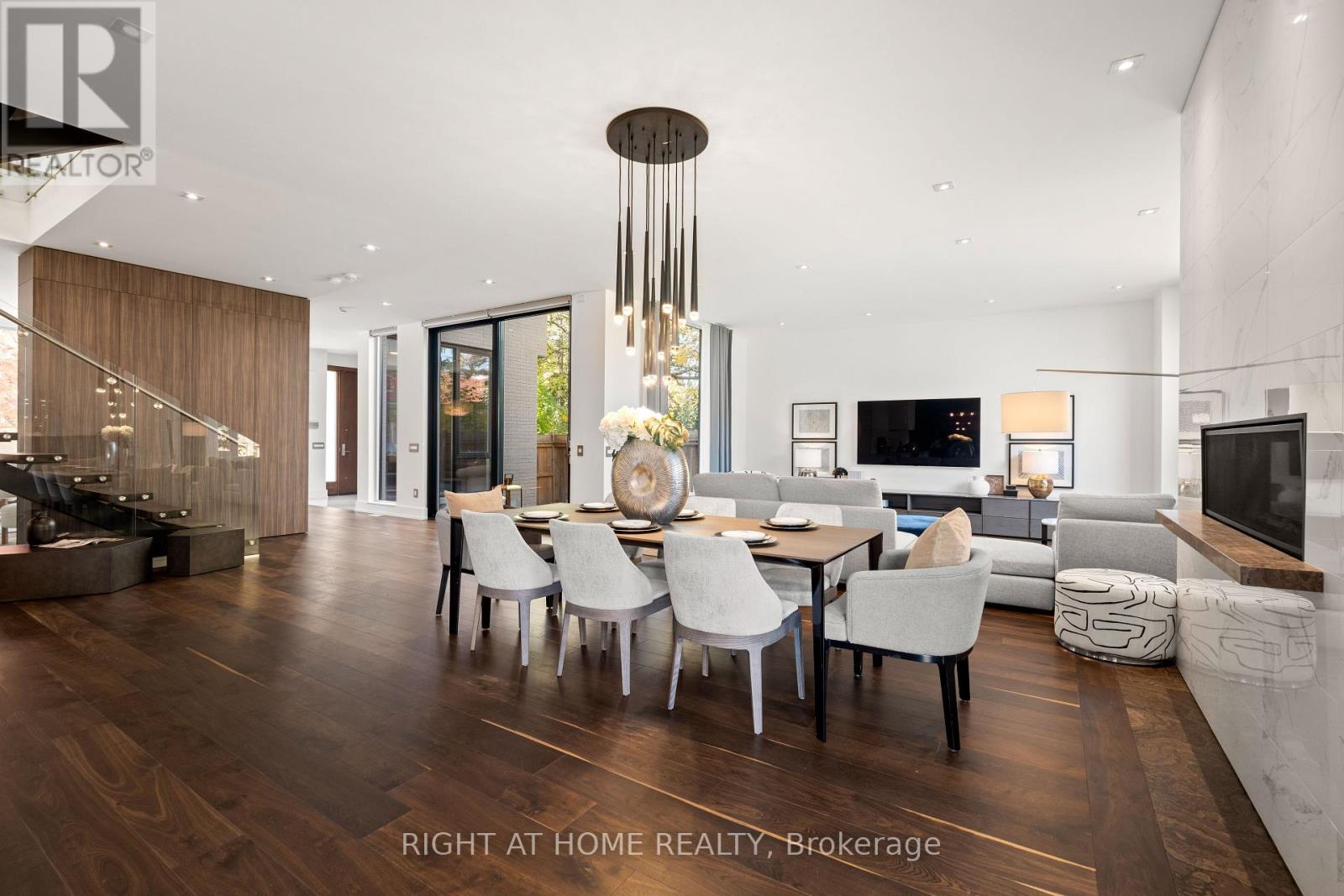 15 Fairmeadow Avenue, Toronto, Ontario  M2P 0A5 - Photo 16 - C12908050