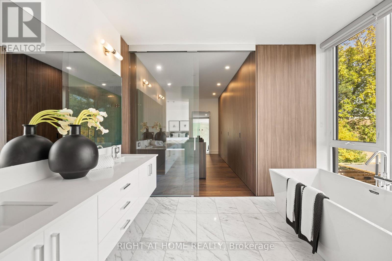 15 Fairmeadow Avenue, Toronto, Ontario  M2P 0A5 - Photo 23 - C12908050