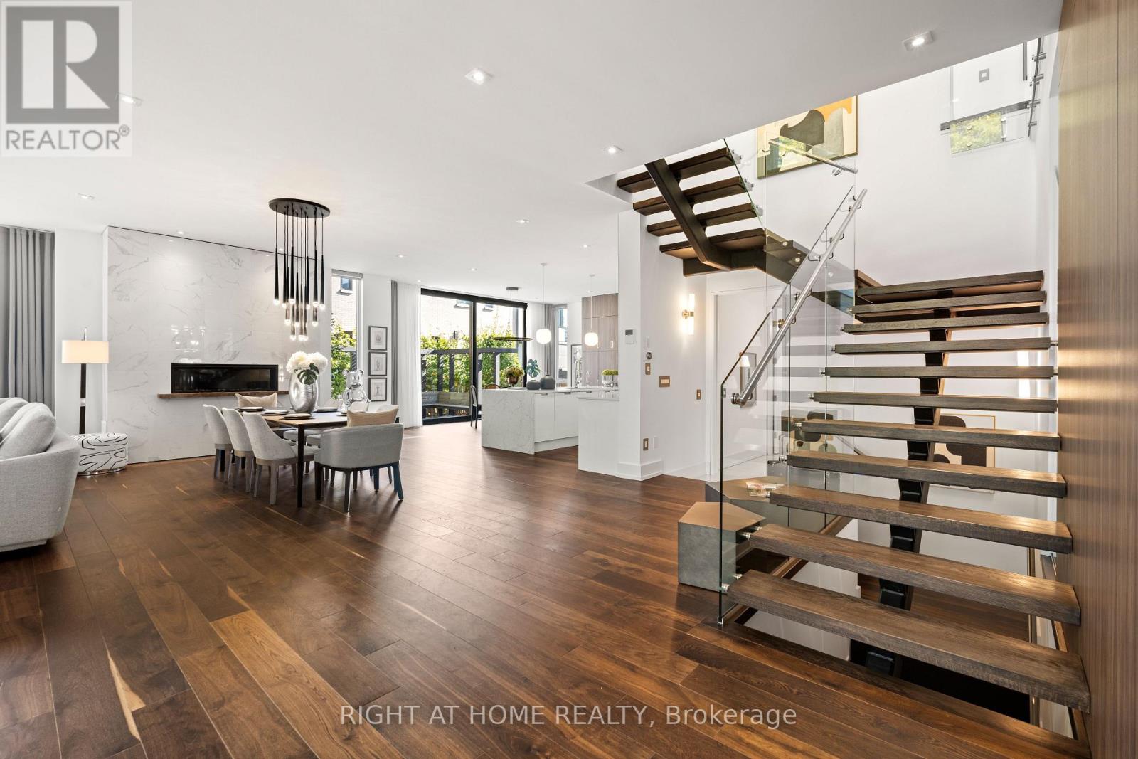 15 Fairmeadow Avenue, Toronto, Ontario  M2P 0A5 - Photo 6 - C12908050