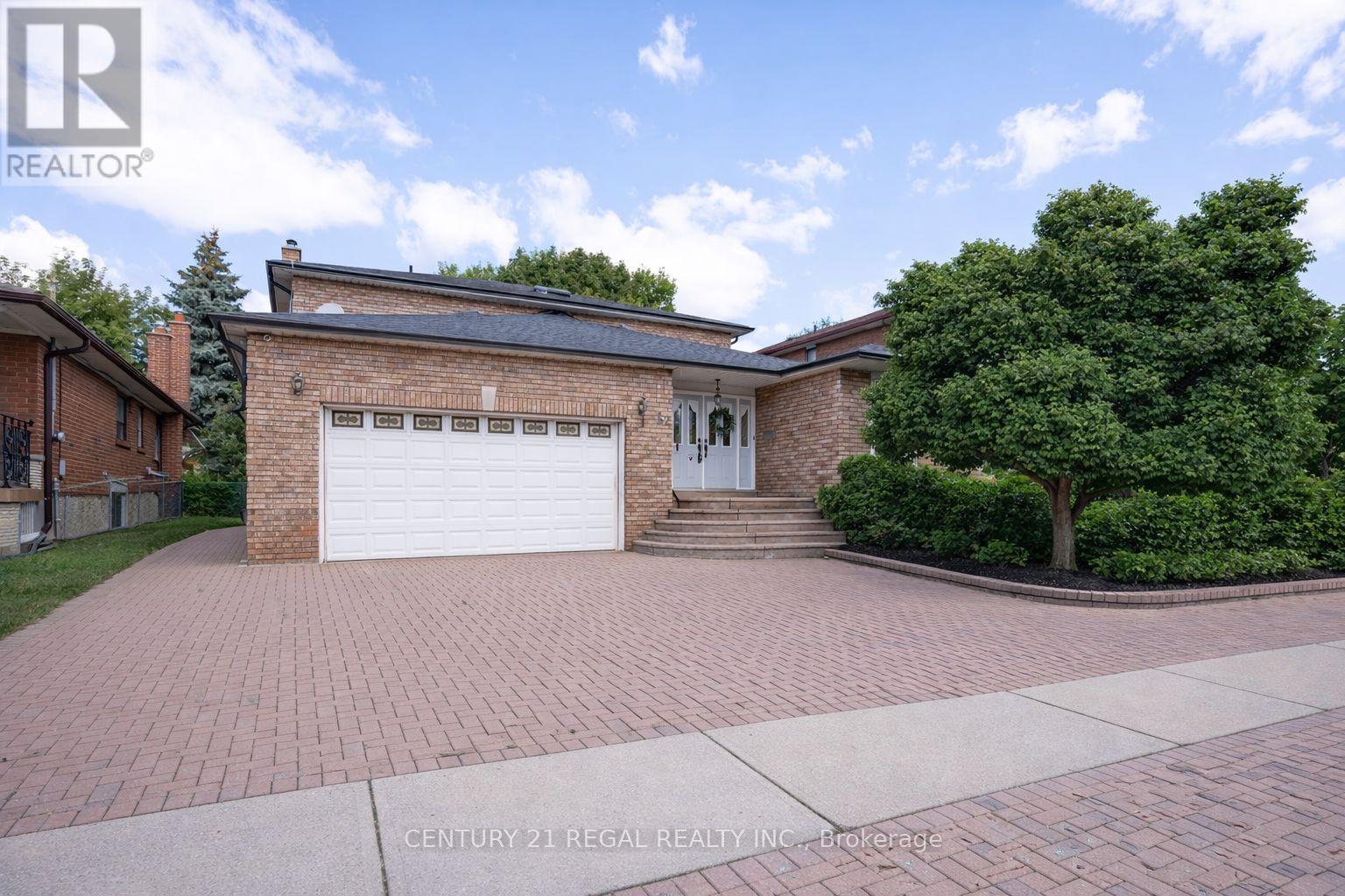 52 RANEE AVENUE, Toronto, Ontario