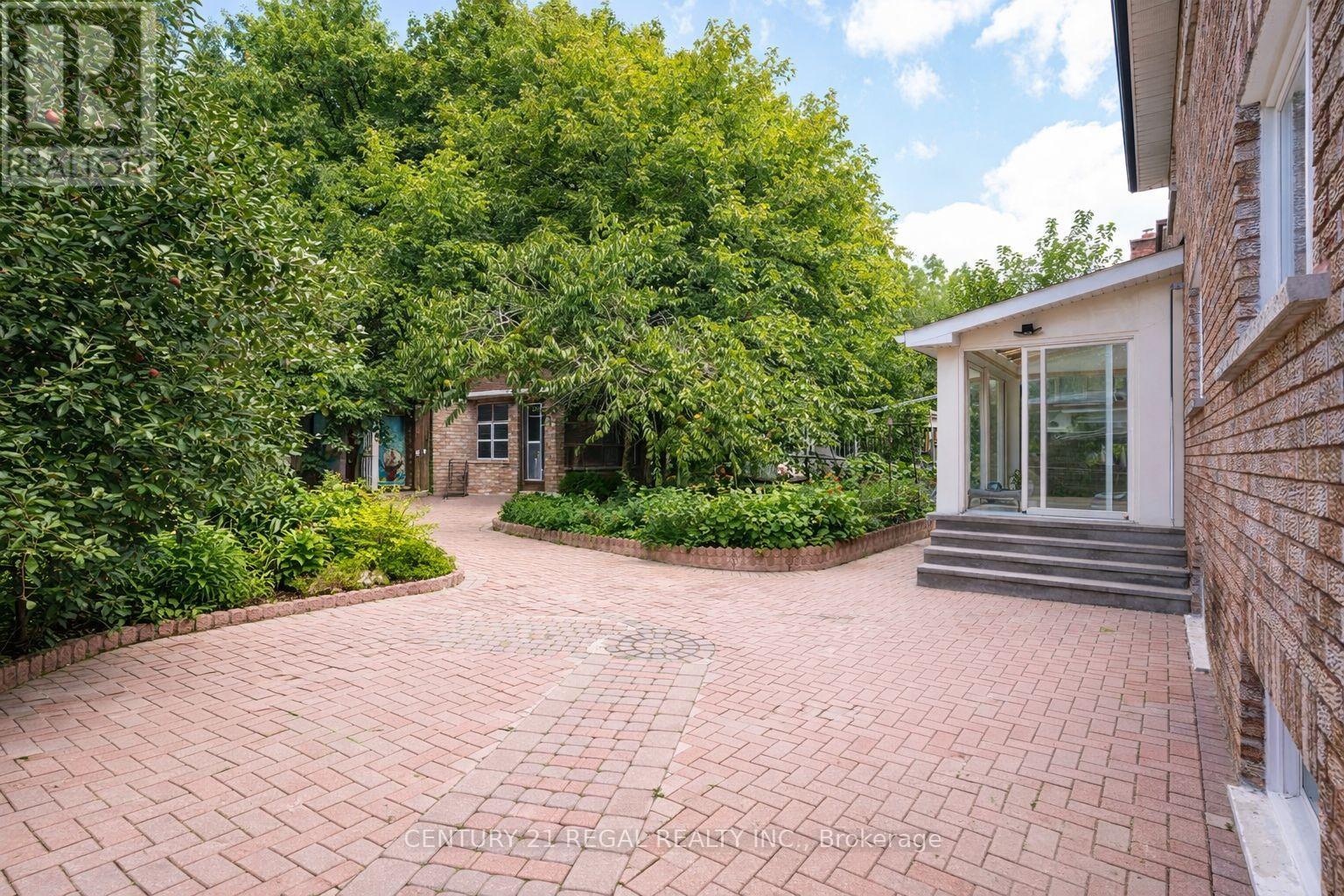 52 Ranee Avenue, Toronto, Ontario  M6A 1M9 - Photo 10 - C12908084