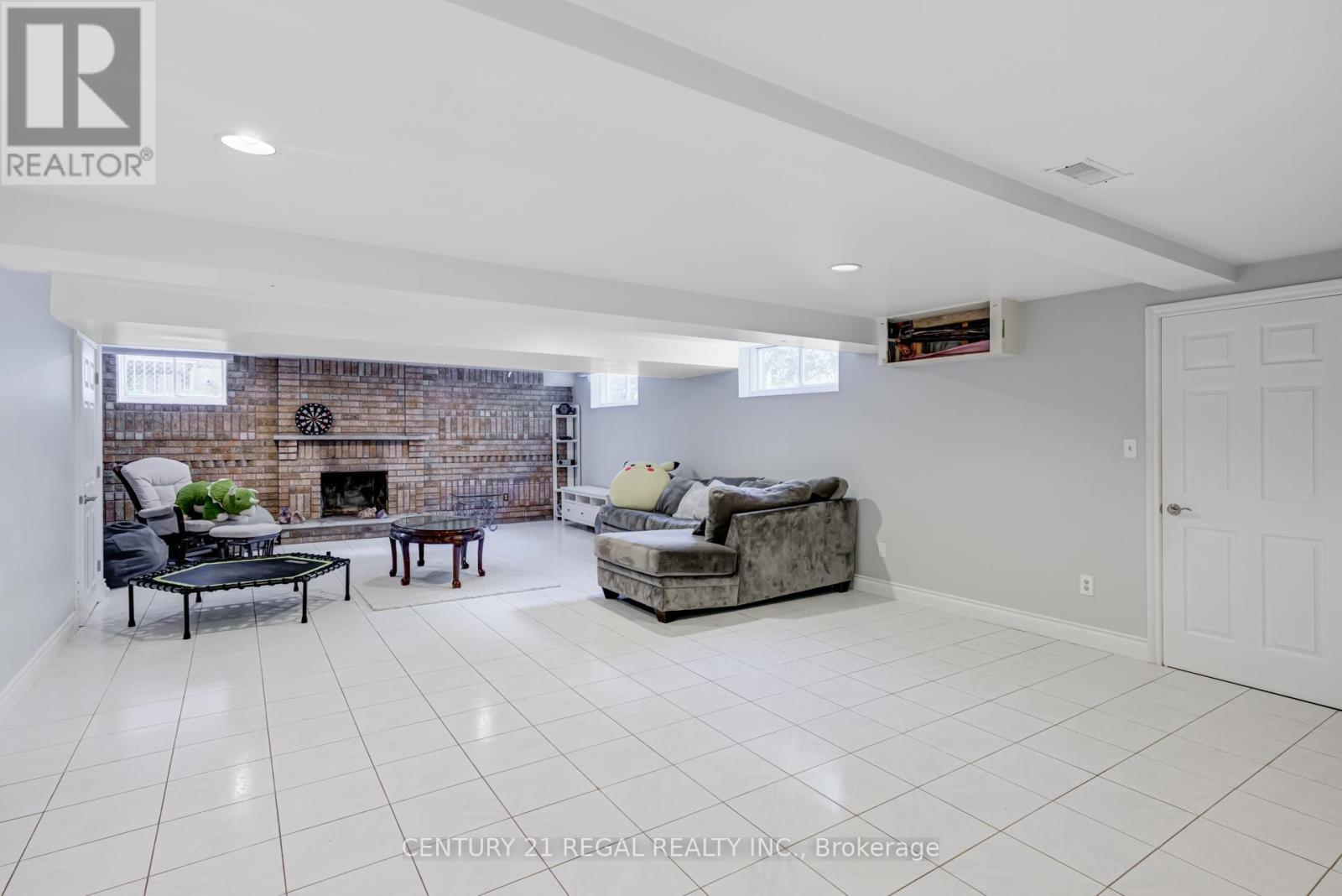 52 Ranee Avenue, Toronto, Ontario  M6A 1M9 - Photo 20 - C12908084