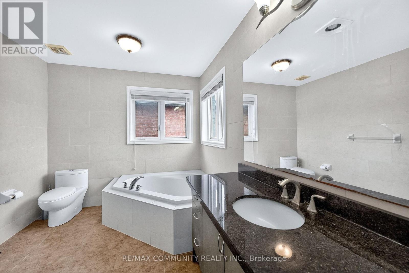 21 Berger Avenue, Markham, Ontario  L6B 0B6 - Photo 18 - N12908044