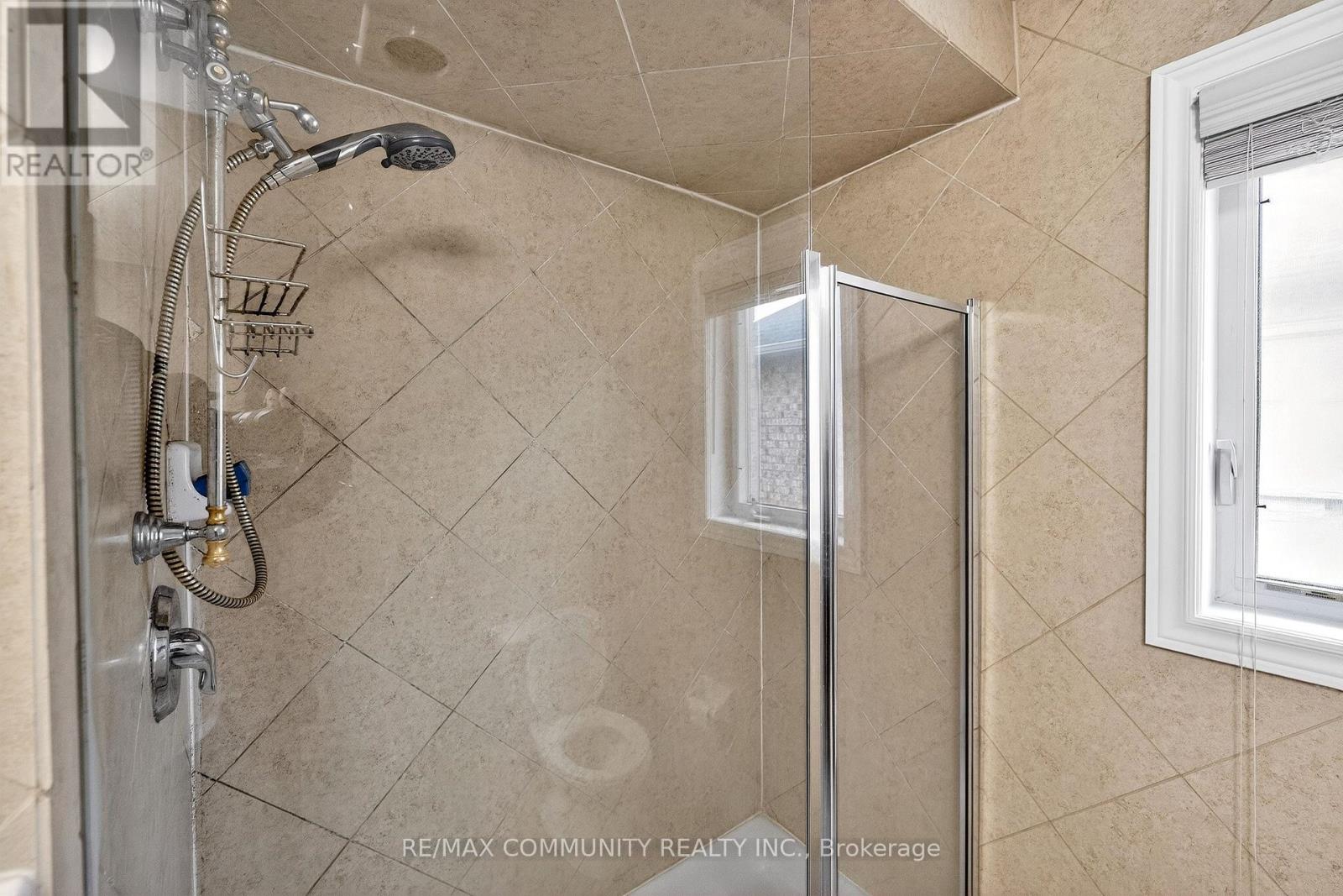 21 Berger Avenue, Markham, Ontario  L6B 0B6 - Photo 24 - N12908044