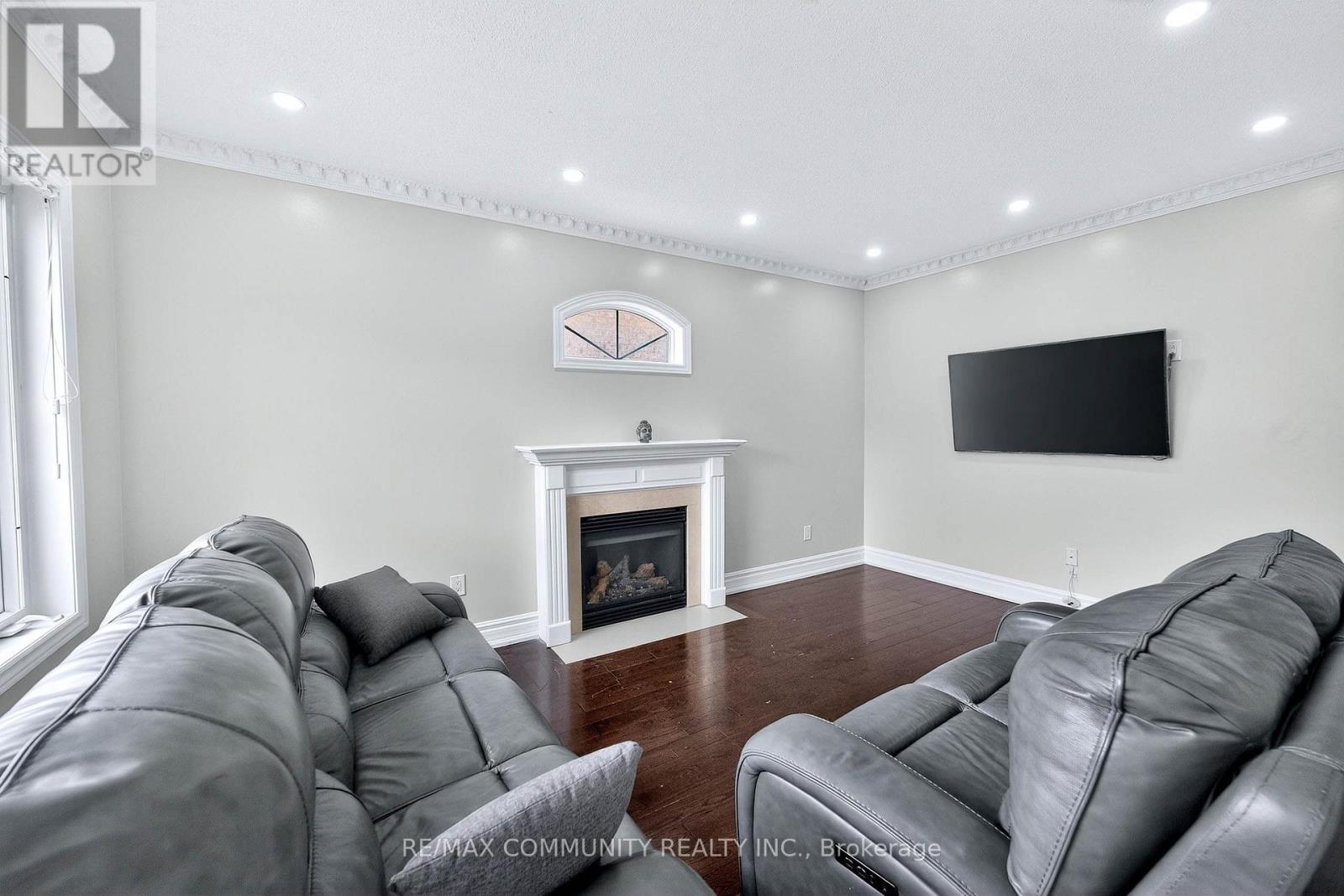 21 Berger Avenue, Markham, Ontario  L6B 0B6 - Photo 7 - N12908044