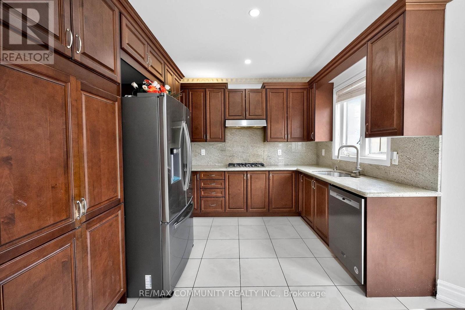 21 Berger Avenue, Markham, Ontario  L6B 0B6 - Photo 9 - N12908044