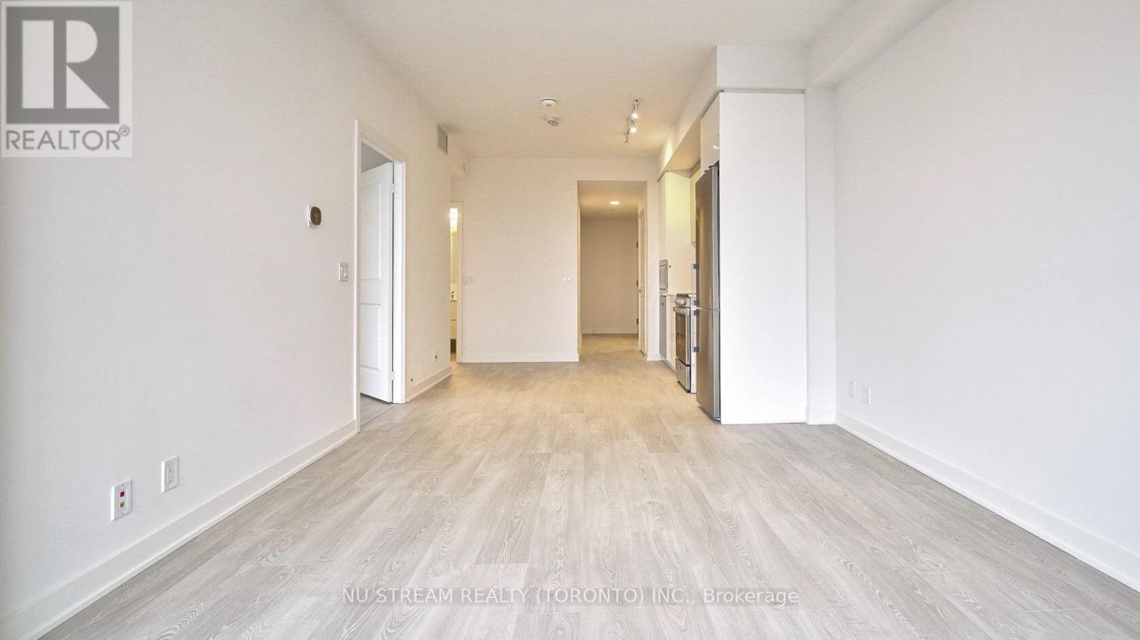 1811b - 50 Upper Mall Way, Vaughan, Ontario  L4J 0L8 - Photo 2 - N12908062