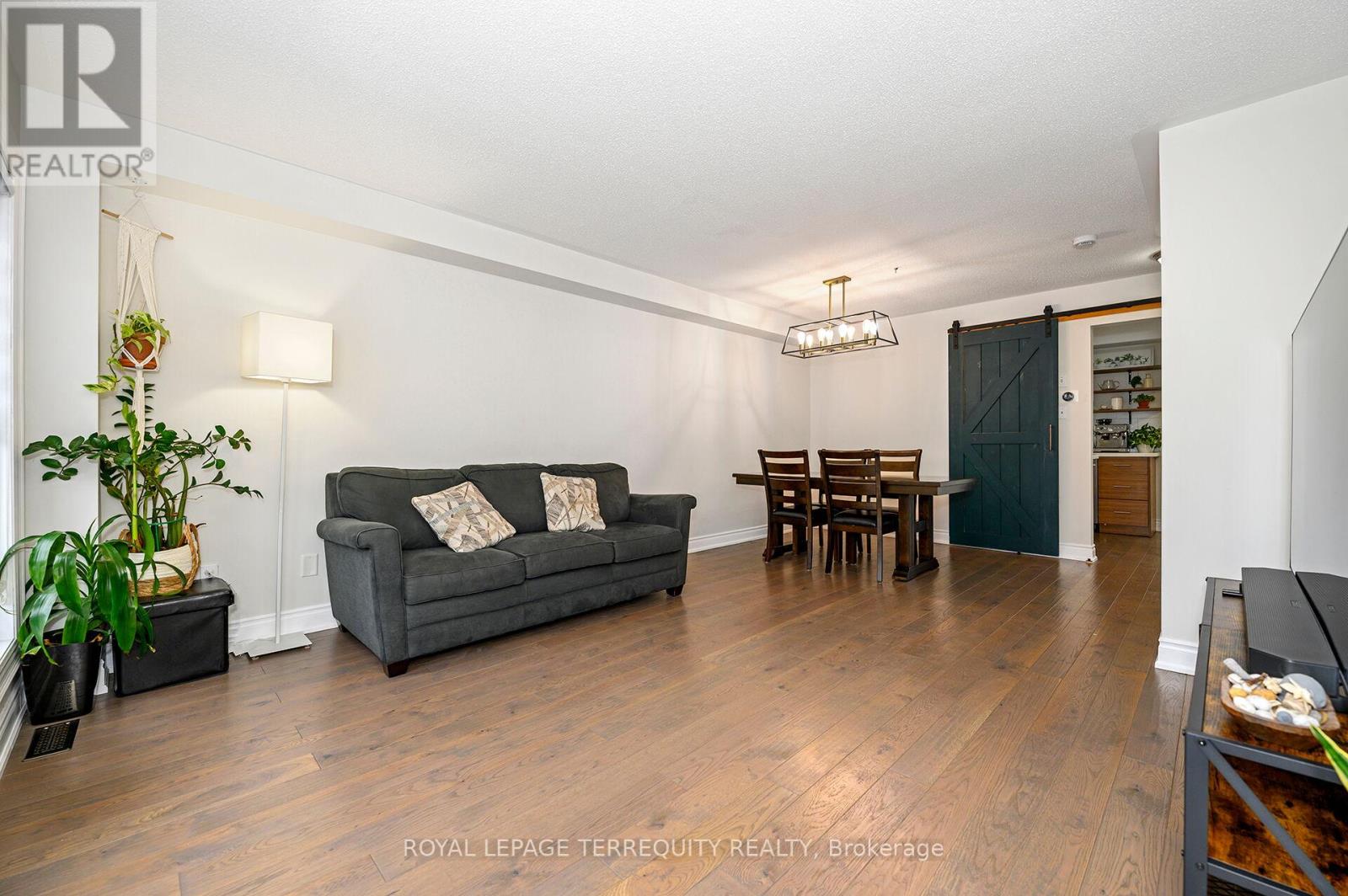 82 Timberwolf Crescent, Vaughan, Ontario  L4H 2W1 - Photo 2 - N12908094