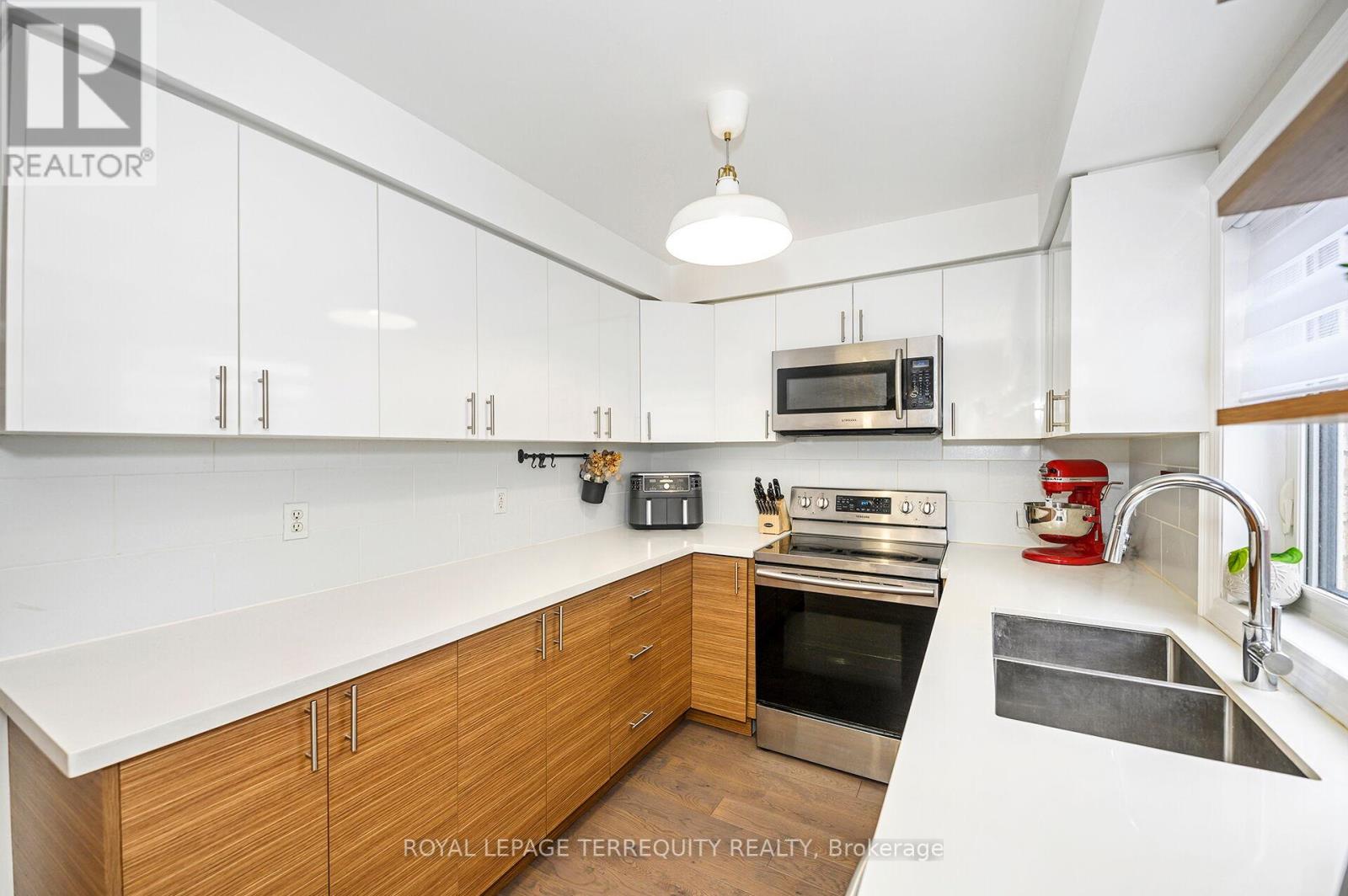 82 Timberwolf Crescent, Vaughan, Ontario  L4H 2W1 - Photo 6 - N12908094