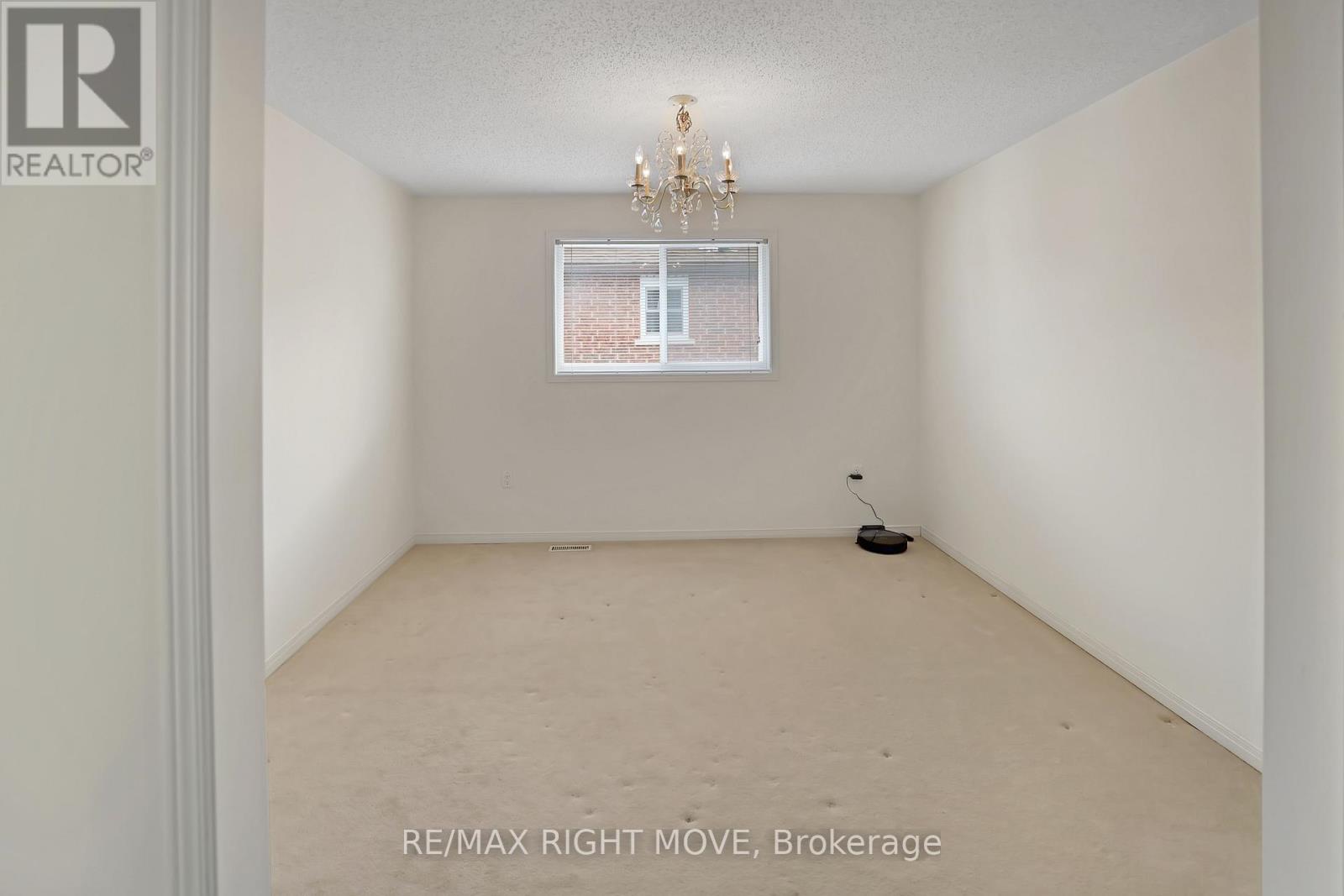 4 Carter Crescent, Orillia, Ontario  L3V 7S3 - Photo 10 - S12908036