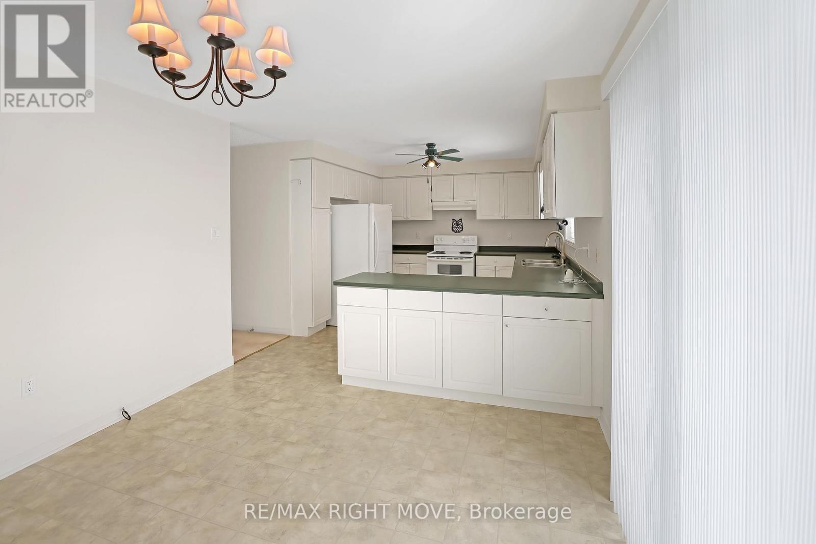 4 Carter Crescent, Orillia, Ontario  L3V 7S3 - Photo 13 - S12908036