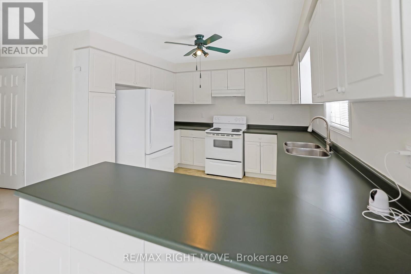 4 Carter Crescent, Orillia, Ontario  L3V 7S3 - Photo 15 - S12908036