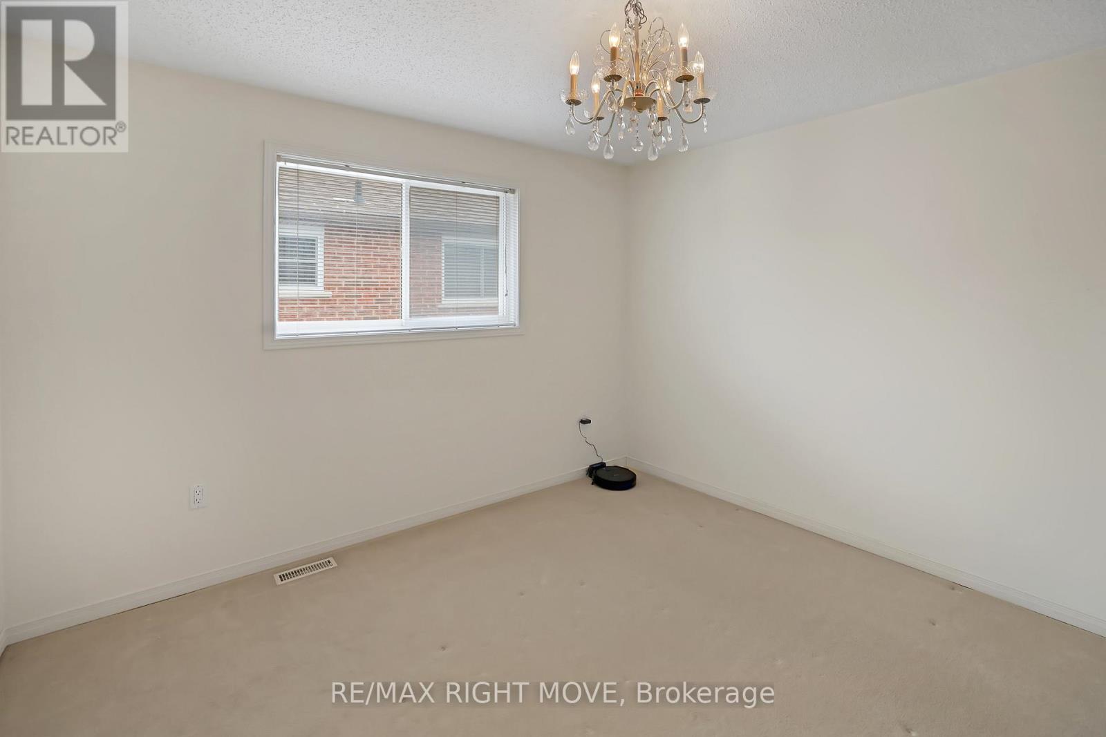 4 Carter Crescent, Orillia, Ontario  L3V 7S3 - Photo 9 - S12908036