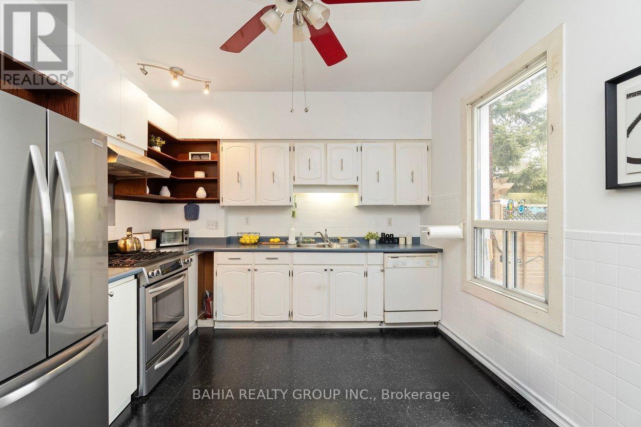 55 Parkway Avenue, Toronto, Ontario  M6R 1T6 - Photo 16 - W12908086