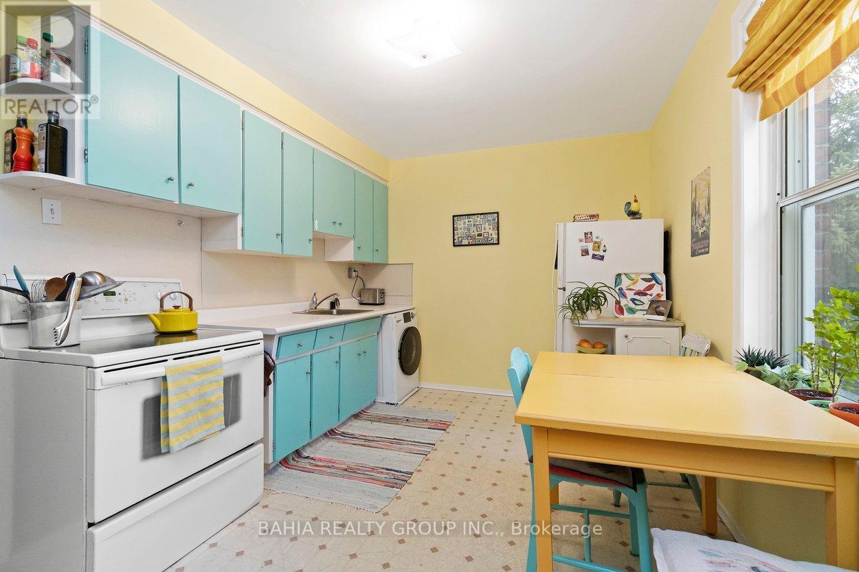 55 Parkway Avenue, Toronto, Ontario  M6R 1T6 - Photo 20 - W12908086