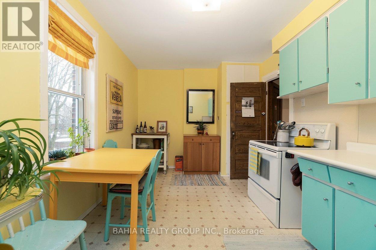 55 Parkway Avenue, Toronto, Ontario  M6R 1T6 - Photo 21 - W12908086