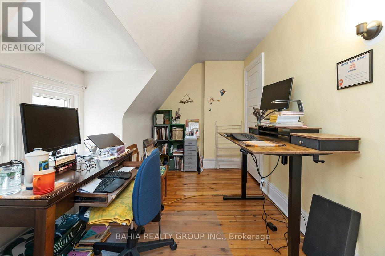 55 Parkway Avenue, Toronto, Ontario  M6R 1T6 - Photo 32 - W12908086