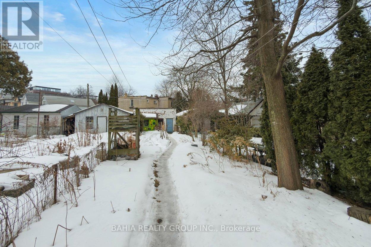 55 Parkway Avenue, Toronto, Ontario  M6R 1T6 - Photo 43 - W12908086