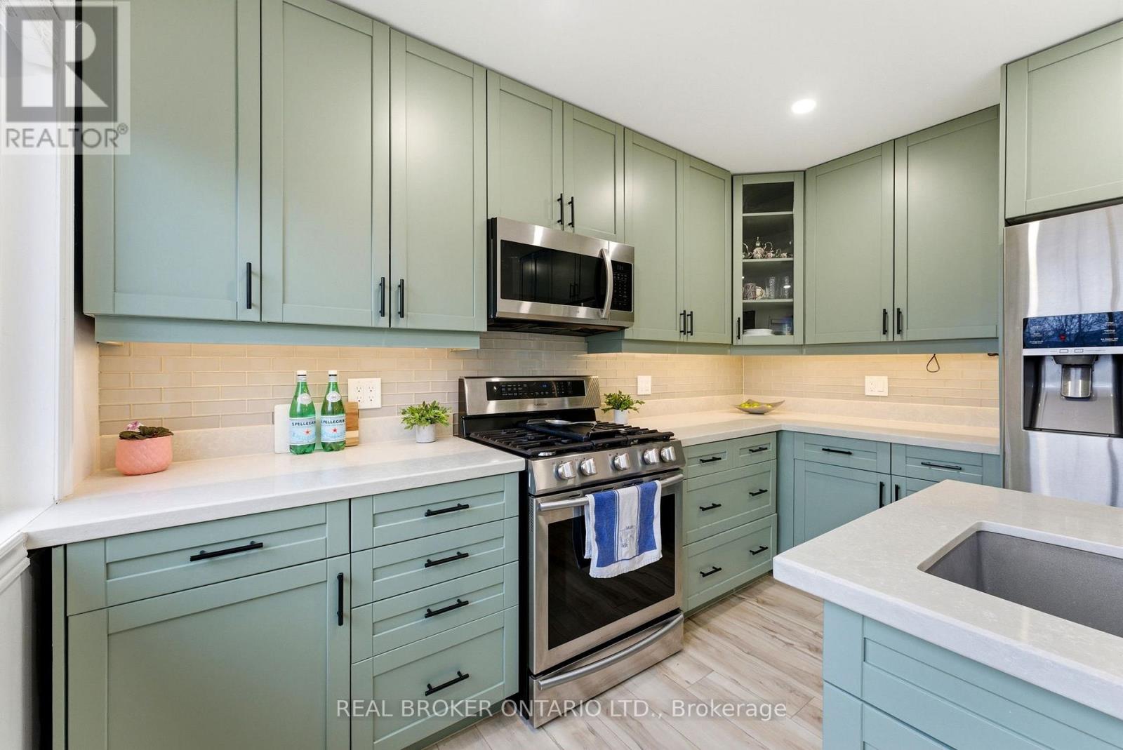 300 Stonybrook Drive, Kitchener, Ontario  N2M 4M2 - Photo 10 - X12908030