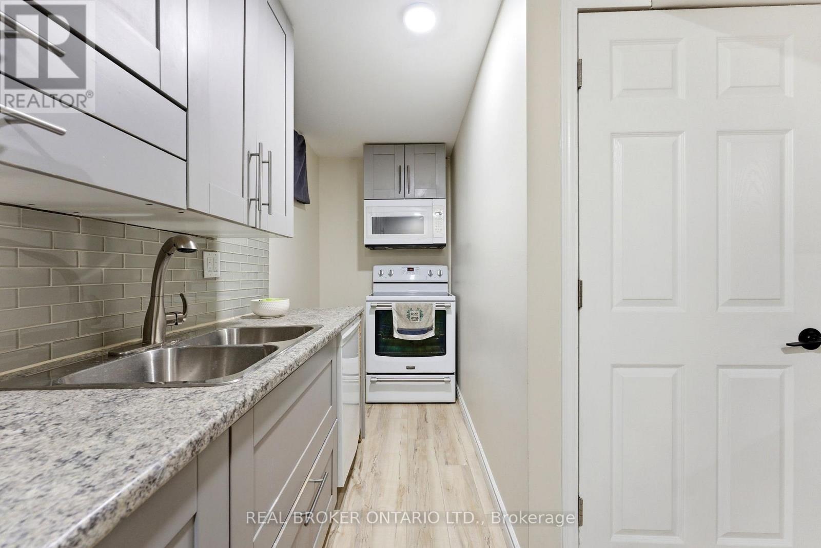 300 Stonybrook Drive, Kitchener, Ontario  N2M 4M2 - Photo 13 - X12908030