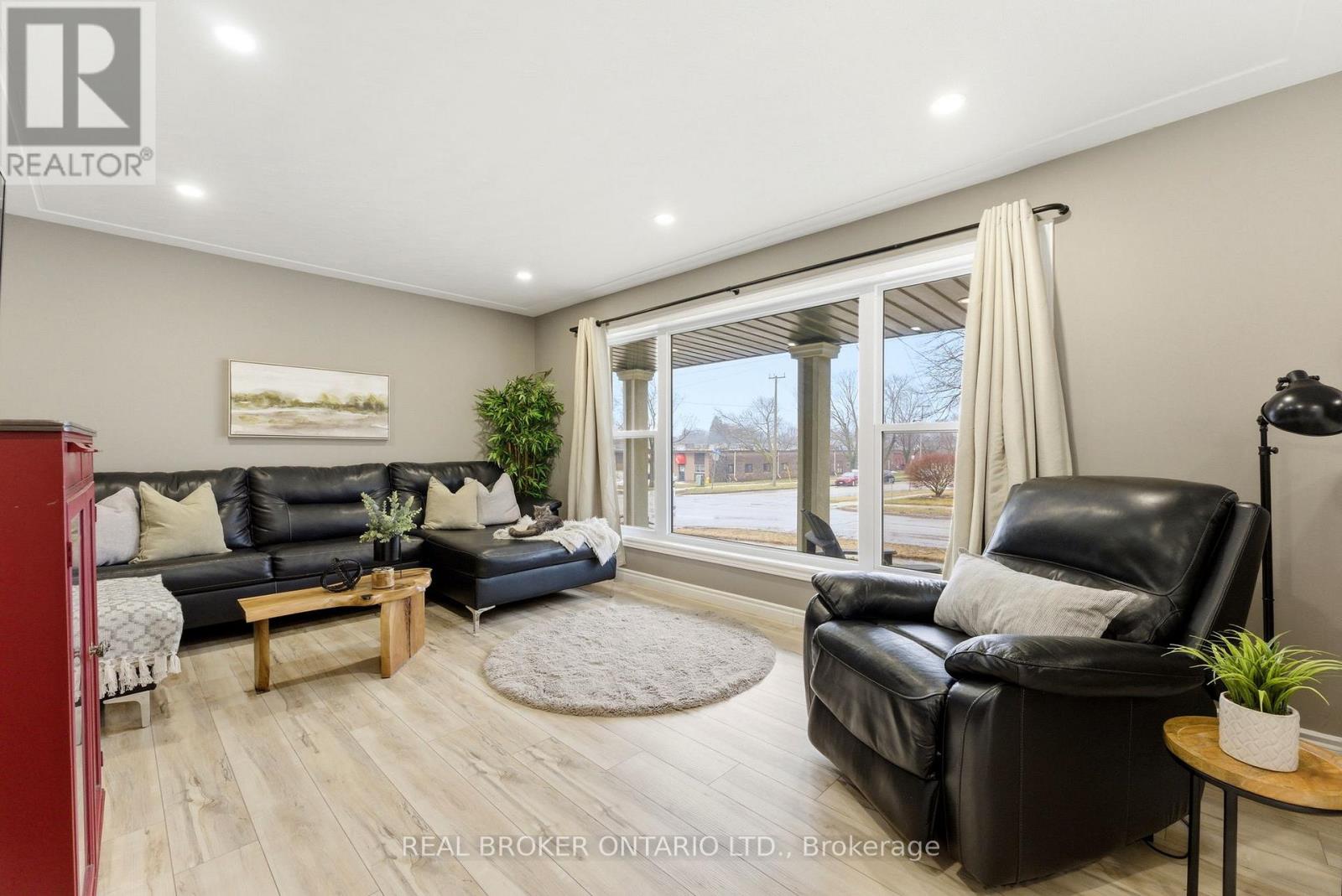 300 Stonybrook Drive, Kitchener, Ontario  N2M 4M2 - Photo 6 - X12908030