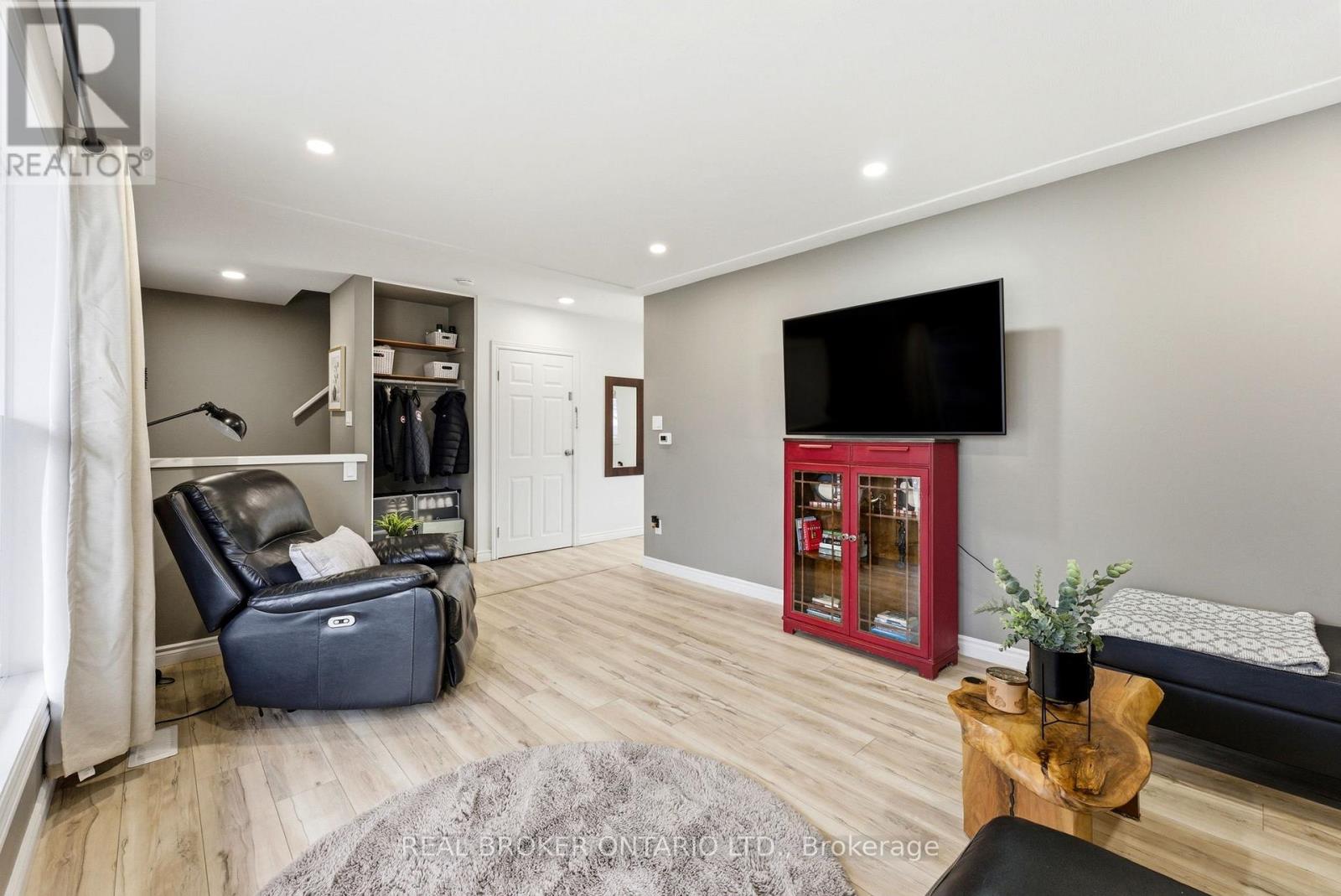 300 Stonybrook Drive, Kitchener, Ontario  N2M 4M2 - Photo 7 - X12908030