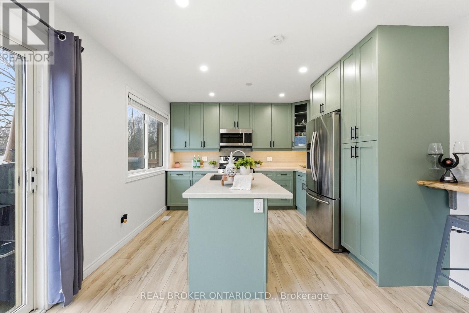 300 Stonybrook Drive, Kitchener, Ontario  N2M 4M2 - Photo 8 - X12908030