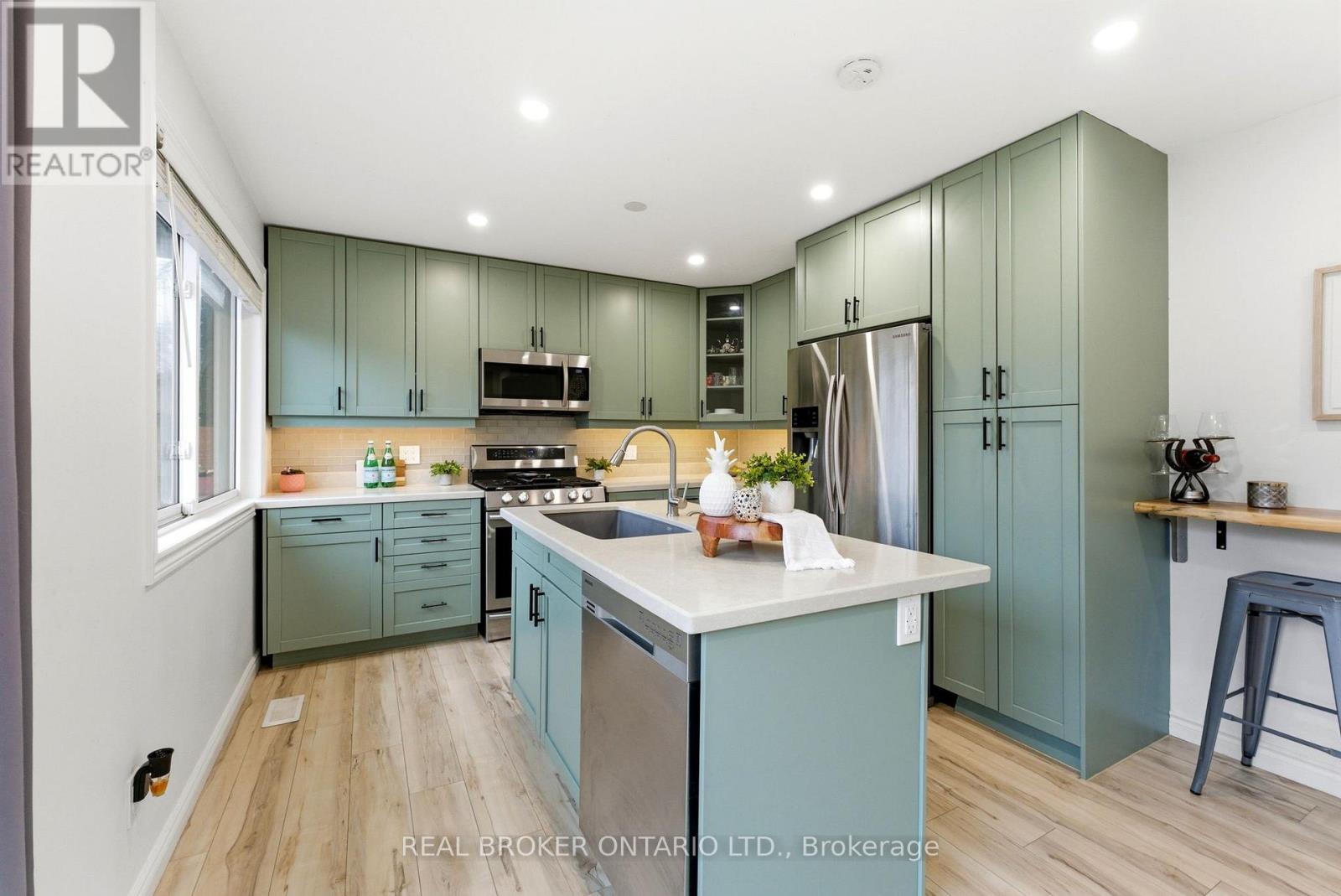 300 Stonybrook Drive, Kitchener, Ontario  N2M 4M2 - Photo 9 - X12908030