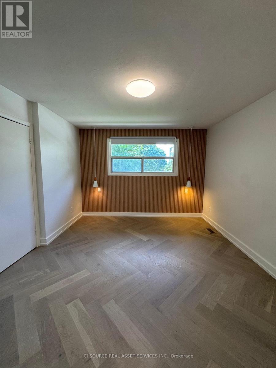 10 - 914 Mohawk Road E, Hamilton, Ontario  L8T 2R8 - Photo 12 - X12908052