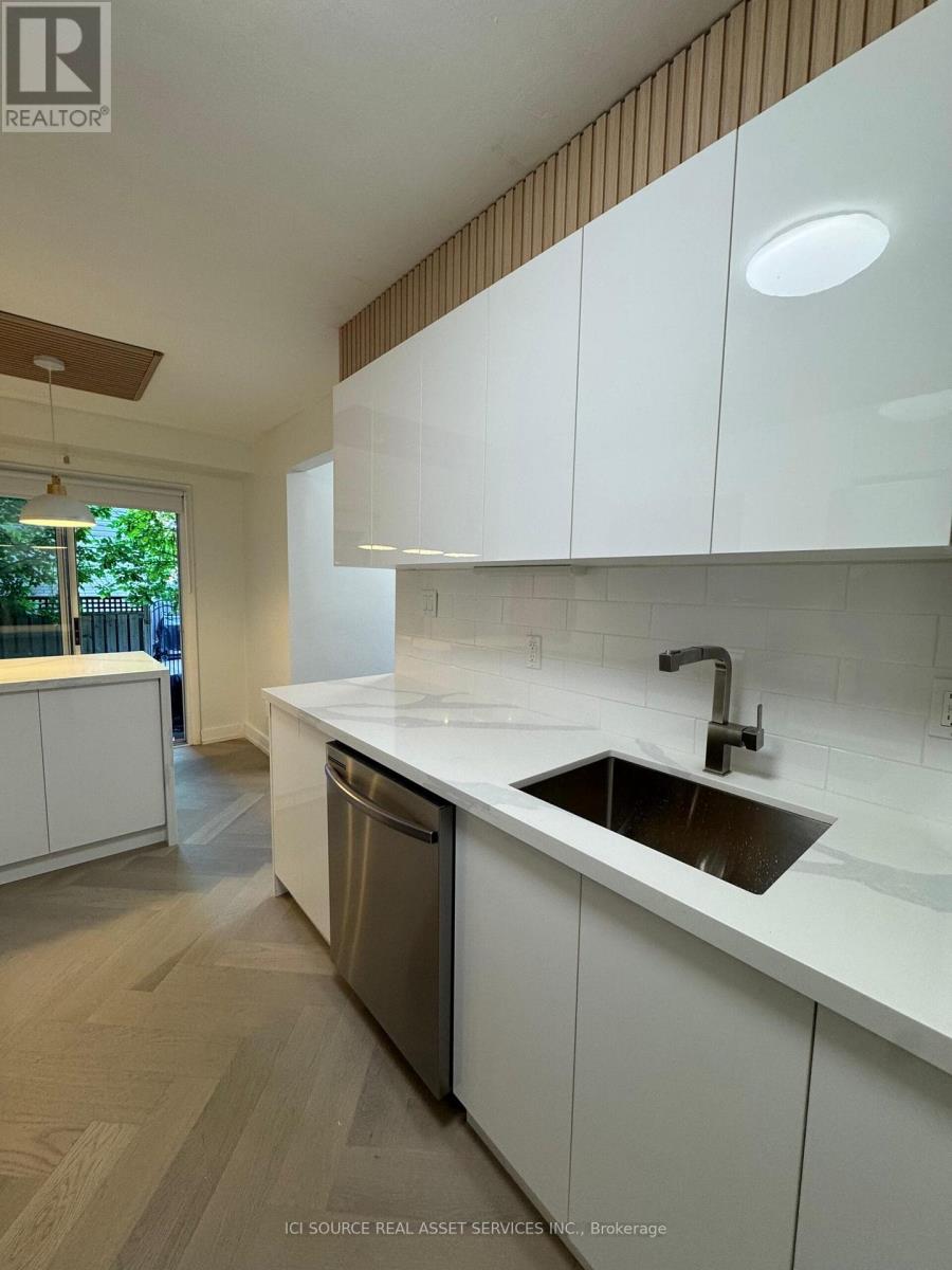 10 - 914 Mohawk Road E, Hamilton, Ontario  L8T 2R8 - Photo 4 - X12908052