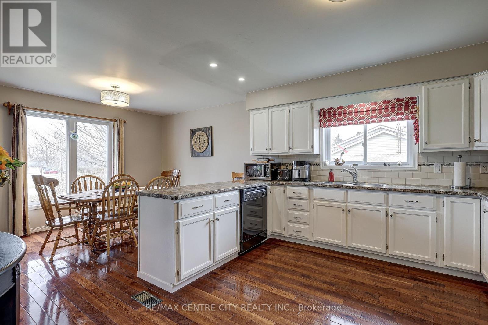 312306 Dereham Line, South-West Oxford, Ontario  N4G 4G8 - Photo 11 - X12908140