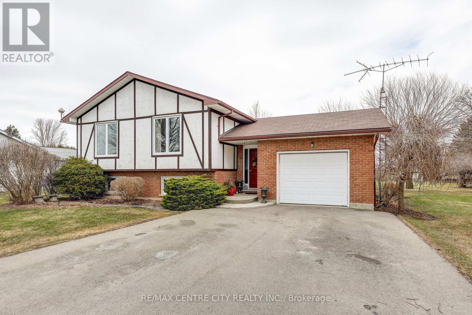 312306 Dereham Line, South-West Oxford, Ontario  N4G 4G8 - Photo 4 - X12908140