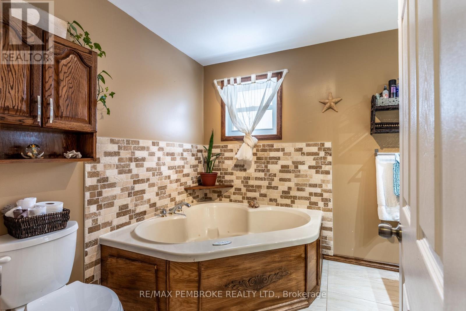 48 Selkirk Street, Petawawa, Ontario  K8H 1P2 - Photo 27 - X12908128