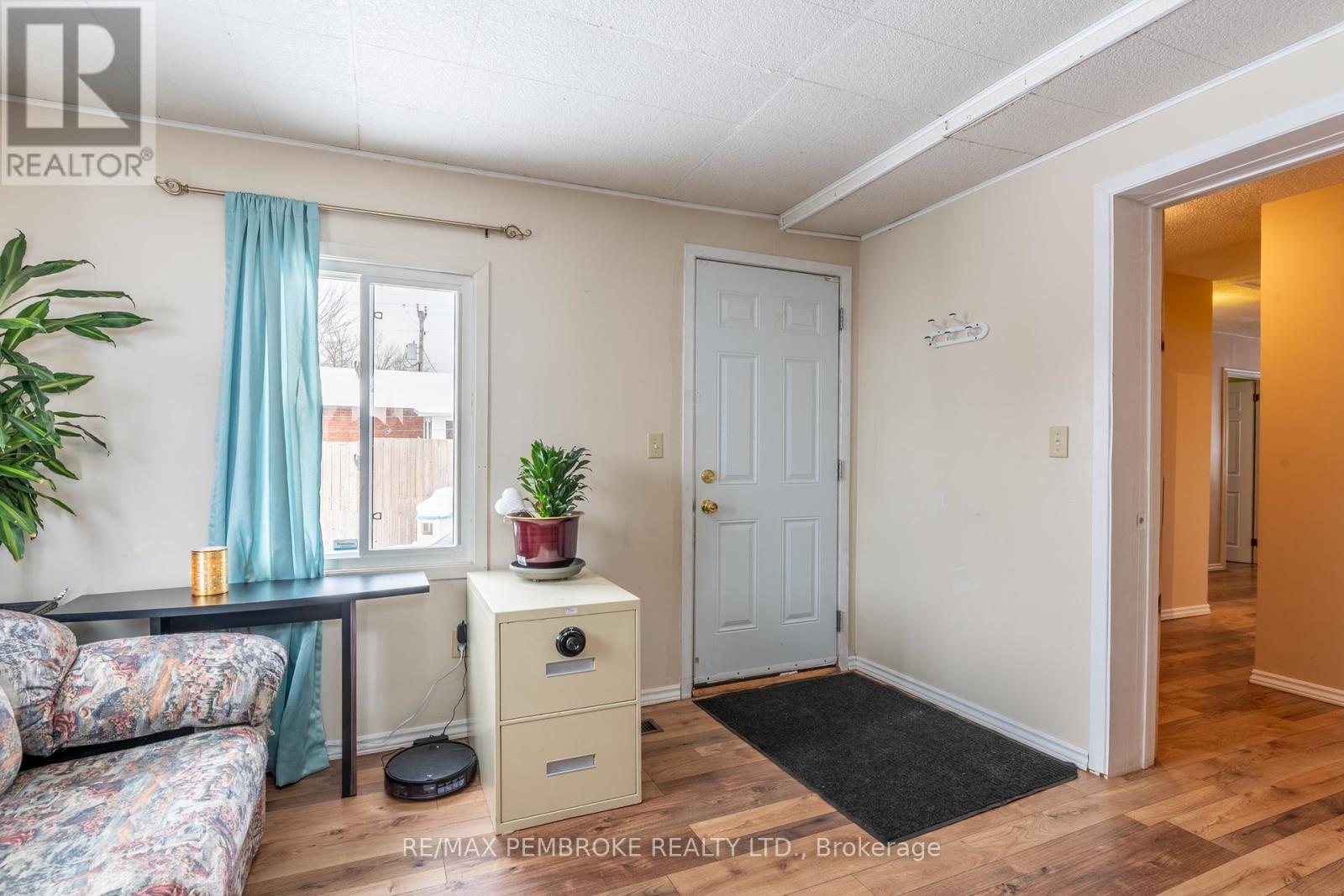 48 Selkirk Street, Petawawa, Ontario  K8H 1P2 - Photo 31 - X12908128