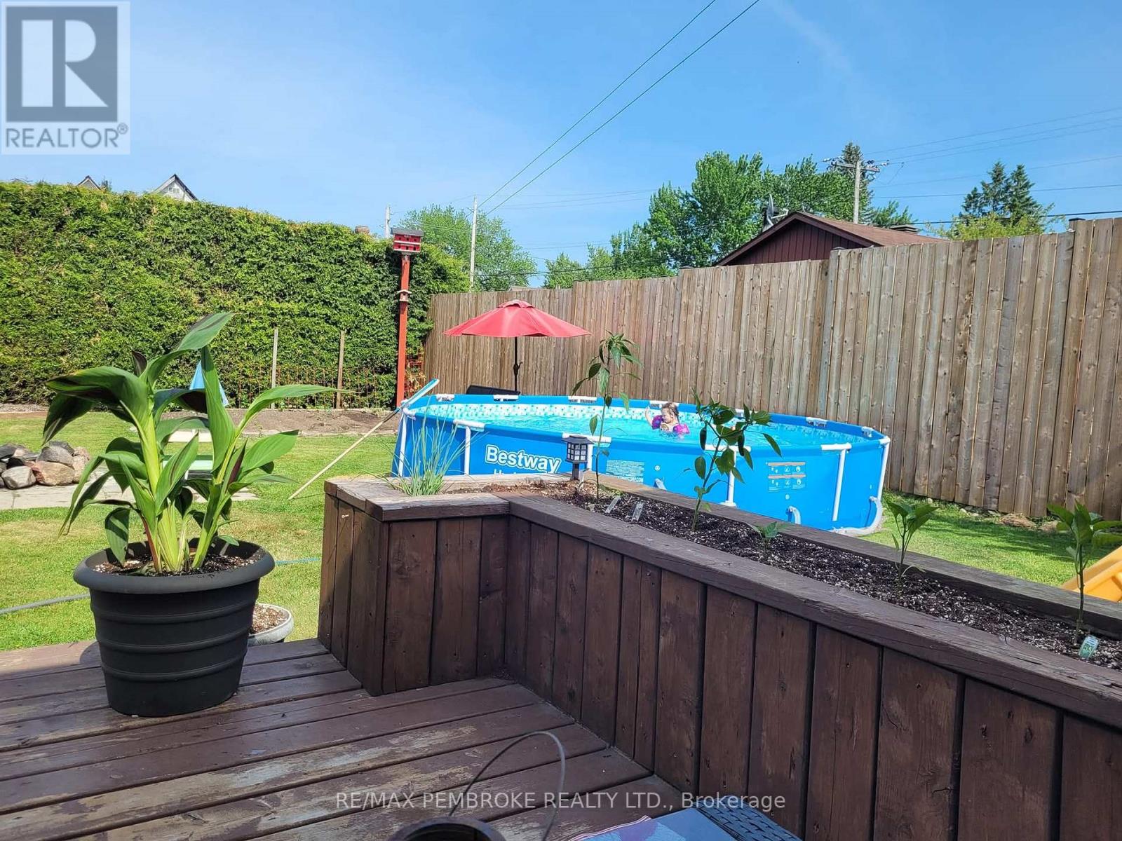 48 Selkirk Street, Petawawa, Ontario  K8H 1P2 - Photo 40 - X12908128