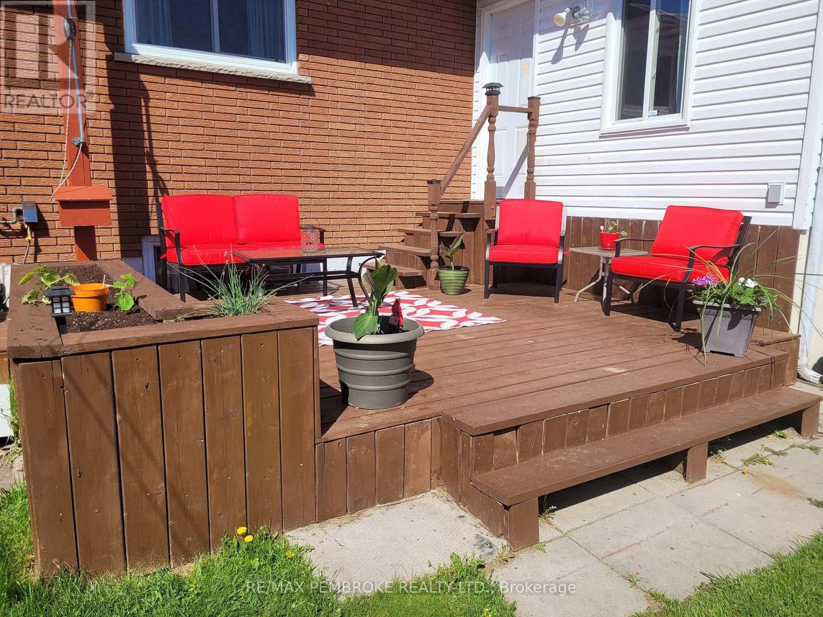 48 Selkirk Street, Petawawa, Ontario  K8H 1P2 - Photo 41 - X12908128