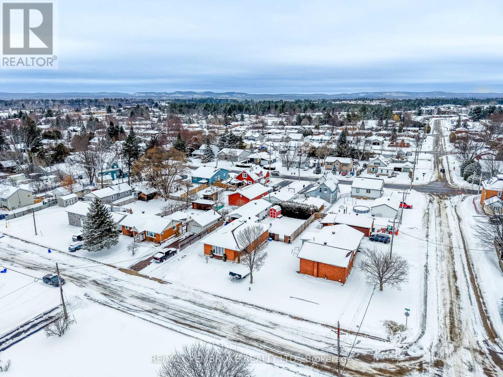 48 Selkirk Street, Petawawa, Ontario  K8H 1P2 - Photo 44 - X12908128