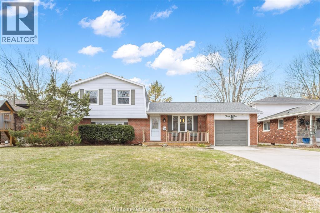 MLS# 26005734: 39 PARKWOOD DRIVE, Chatham, Canada
