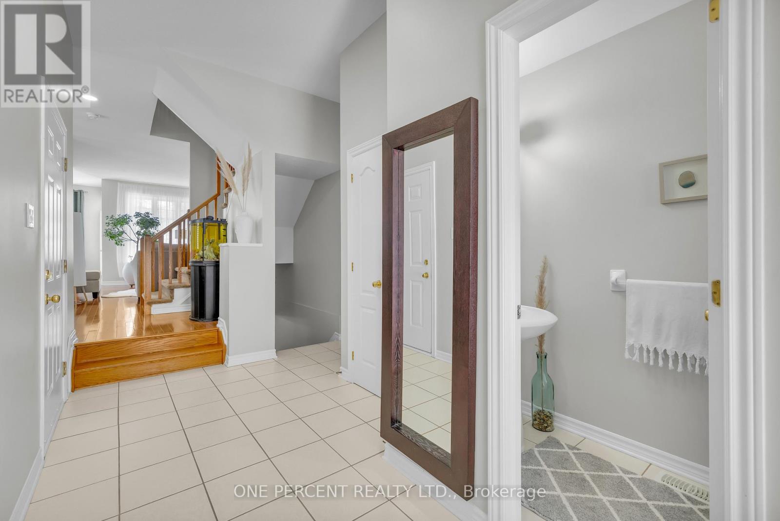 411 Cache Bay Crescent, Ottawa, Ontario  K1T 4H3 - Photo 5 - X12908148