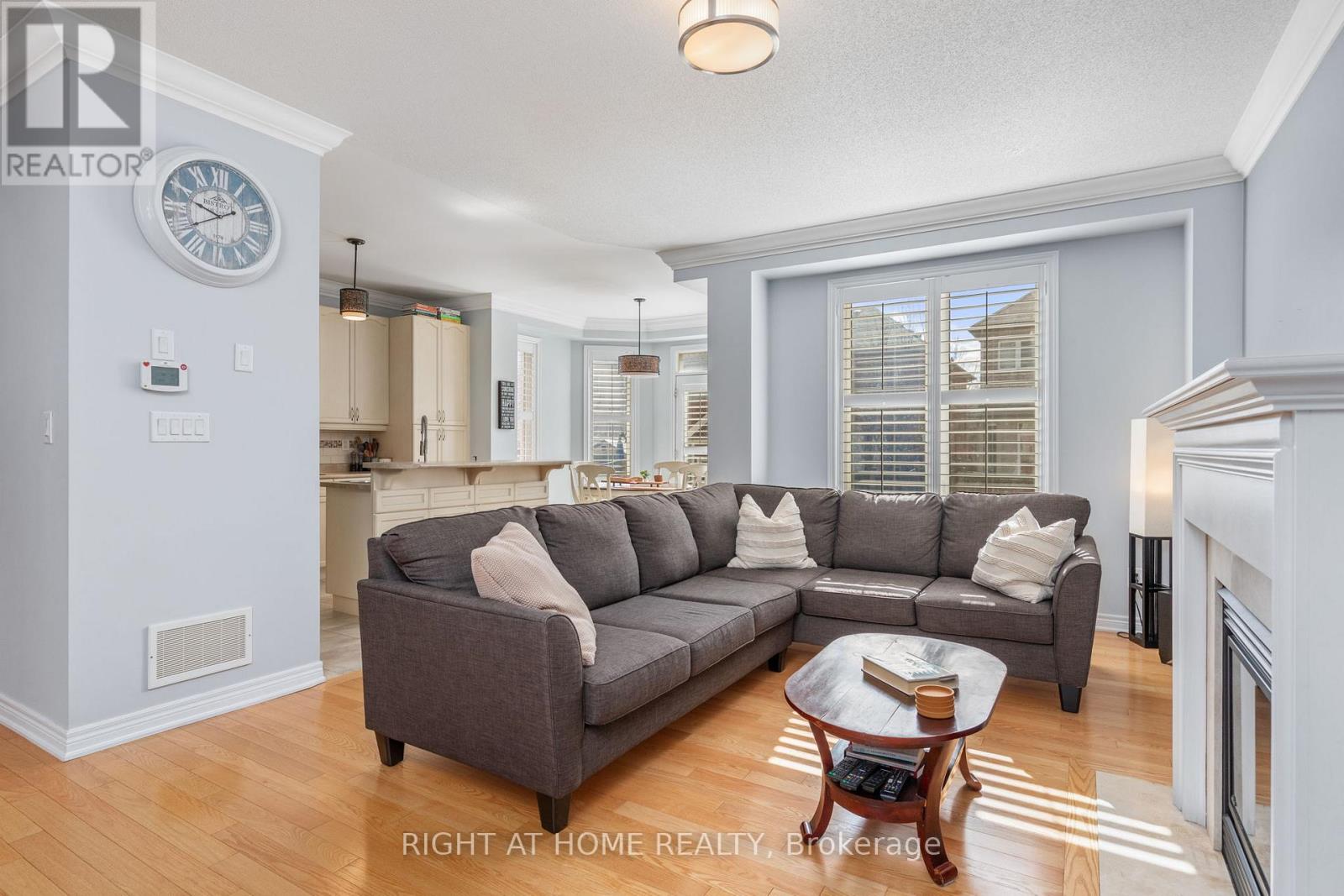 2230 Kwinter Road, Oakville, Ontario  L6M 0G1 - Photo 11 - W12881834