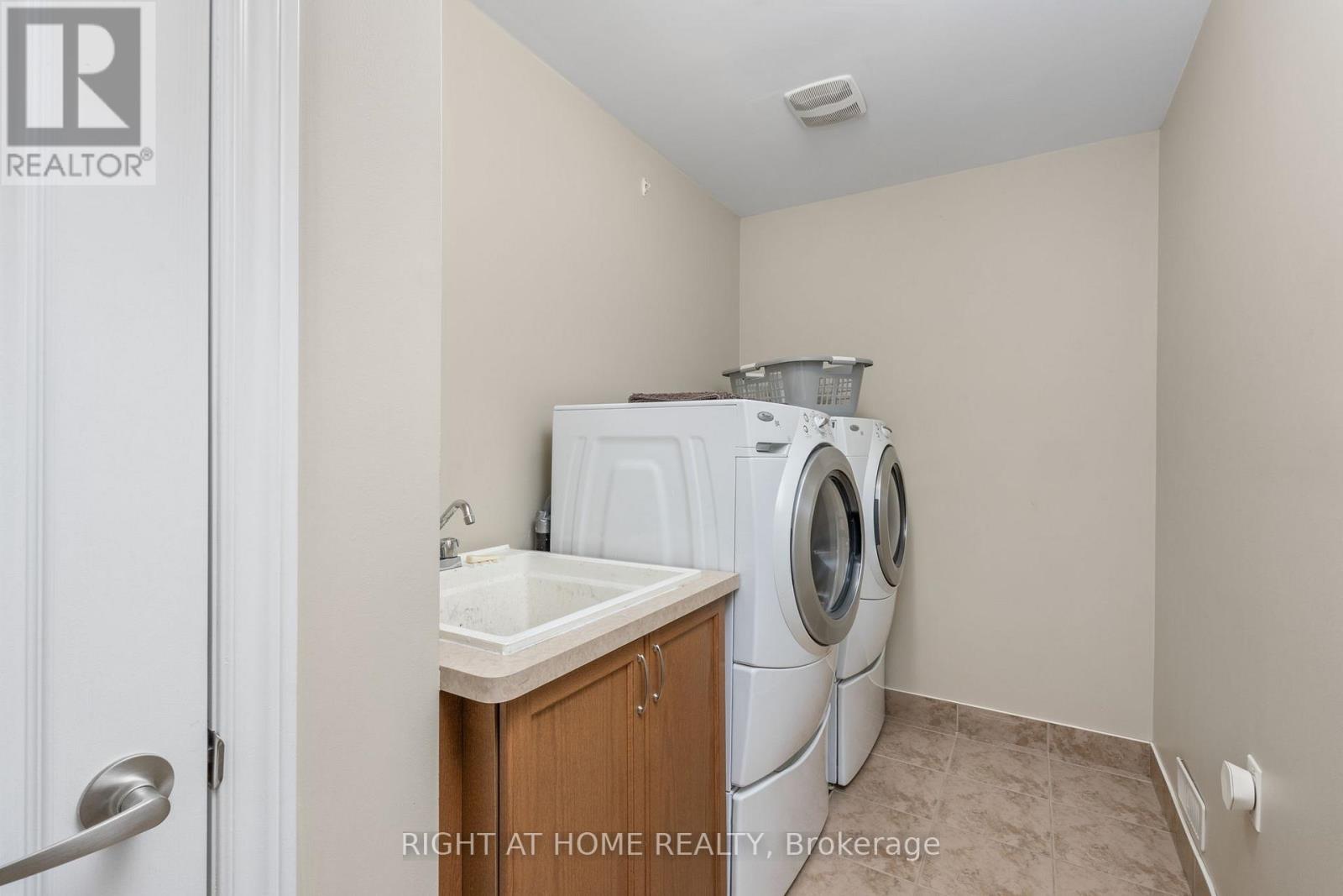 2230 Kwinter Road, Oakville, Ontario  L6M 0G1 - Photo 29 - W12881834