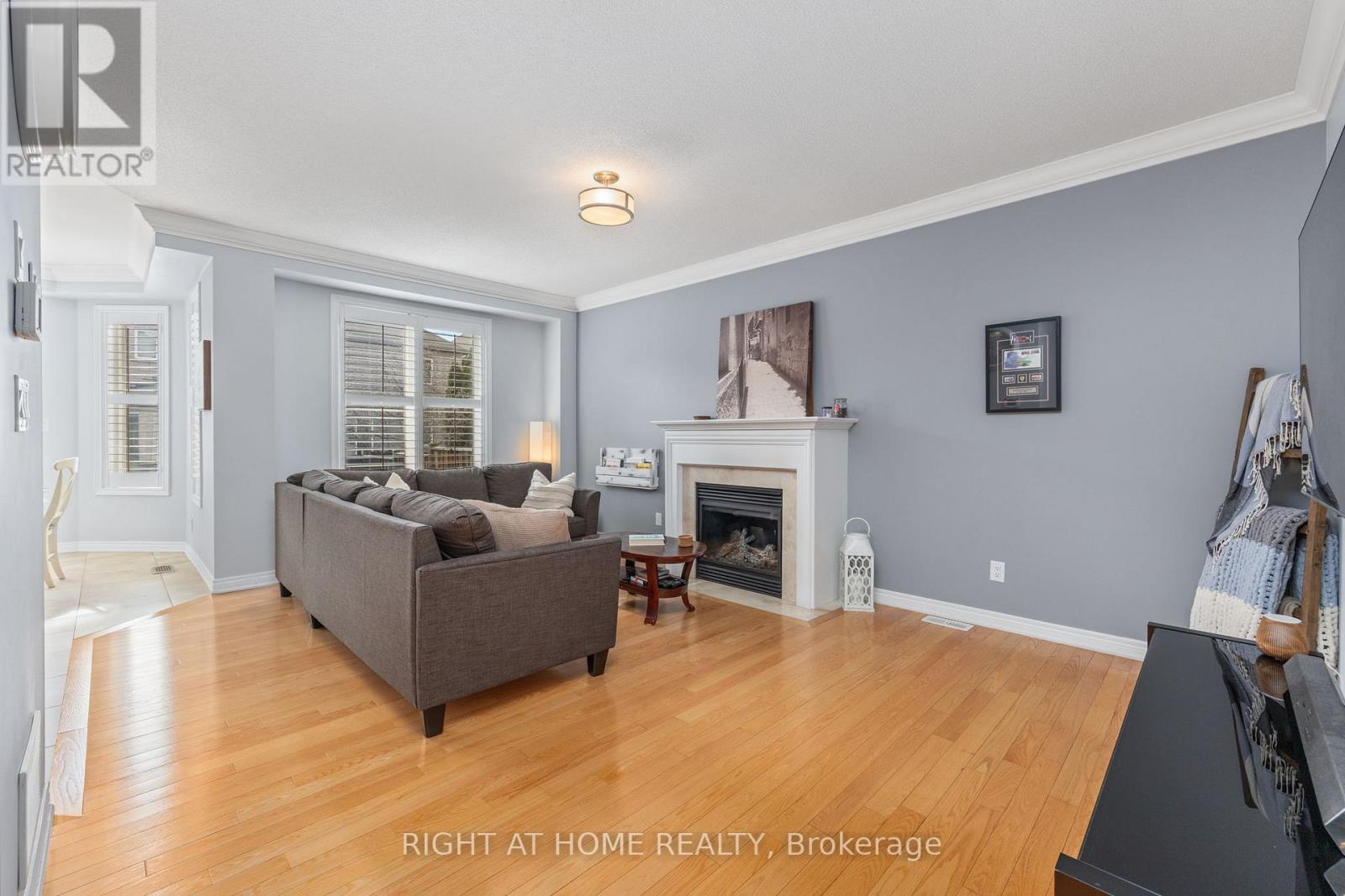 2230 Kwinter Road, Oakville, Ontario  L6M 0G1 - Photo 9 - W12881834