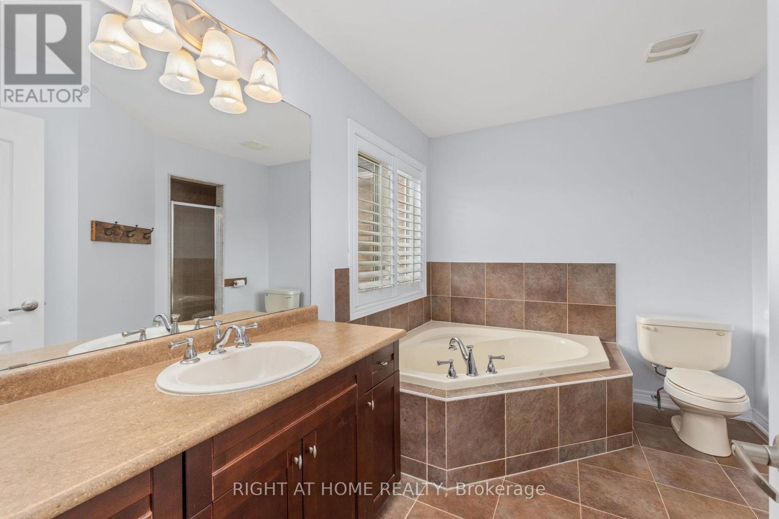 2230 Kwinter Road, Oakville, Ontario  L6M 0G1 - Photo 32 - W12881834