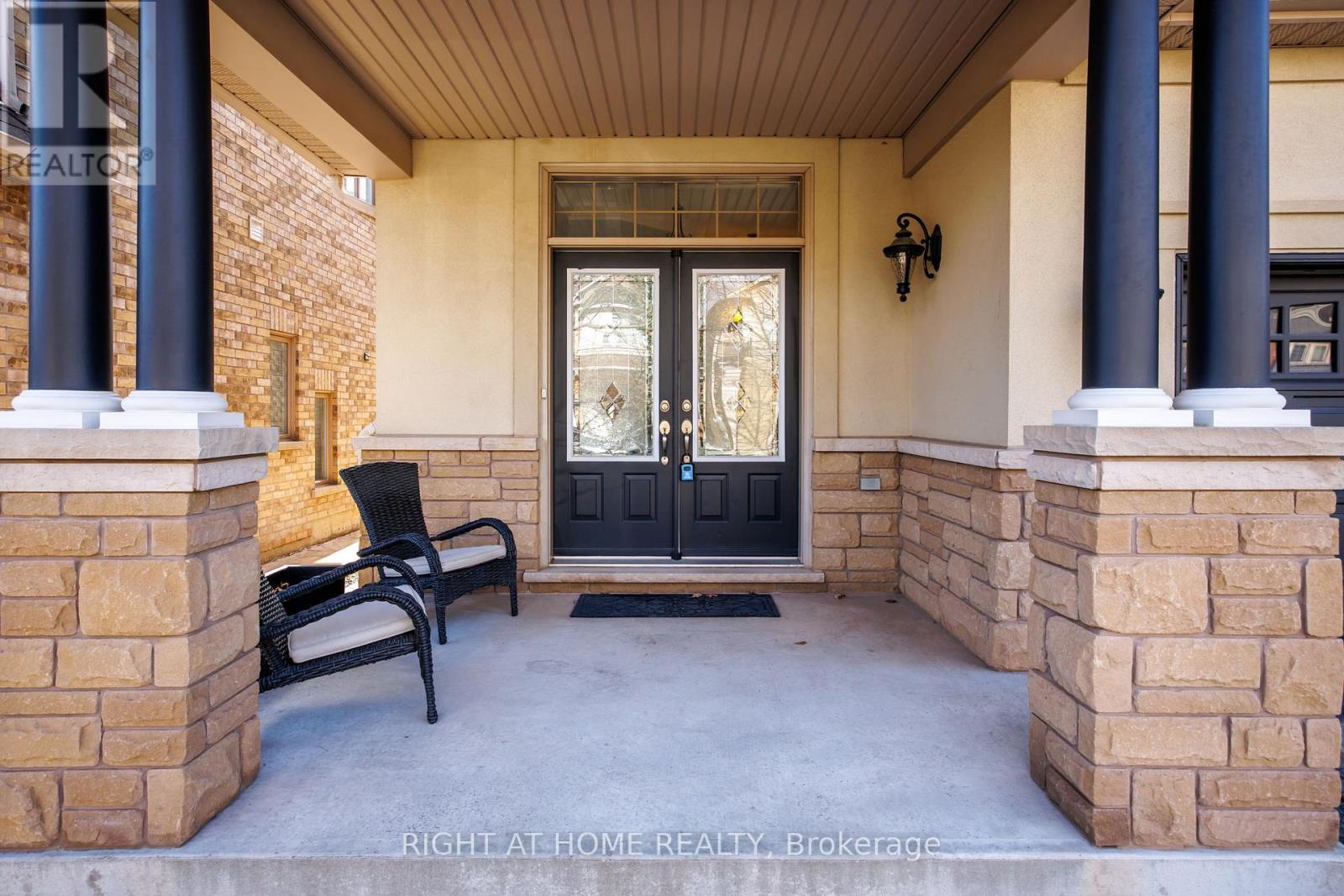 2230 Kwinter Road, Oakville, Ontario  L6M 0G1 - Photo 6 - W12881834