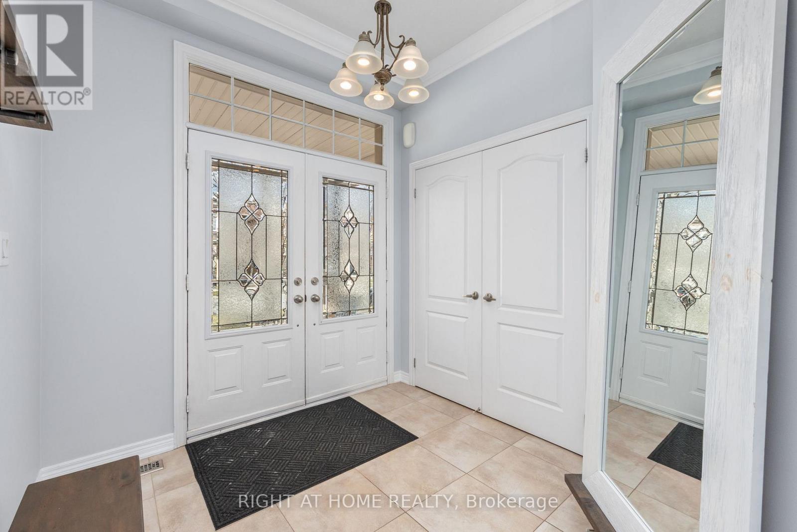 2230 Kwinter Road, Oakville, Ontario  L6M 0G1 - Photo 7 - W12881834