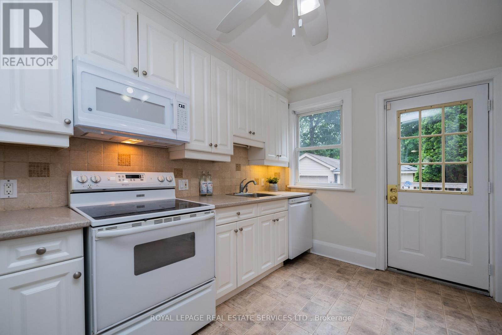 341 Old Orchard Grove, Toronto, Ontario  M5M 2E7 - Photo 16 - C12908150