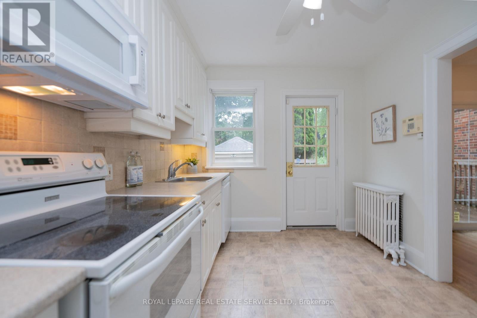 341 Old Orchard Grove, Toronto, Ontario  M5M 2E7 - Photo 17 - C12908150