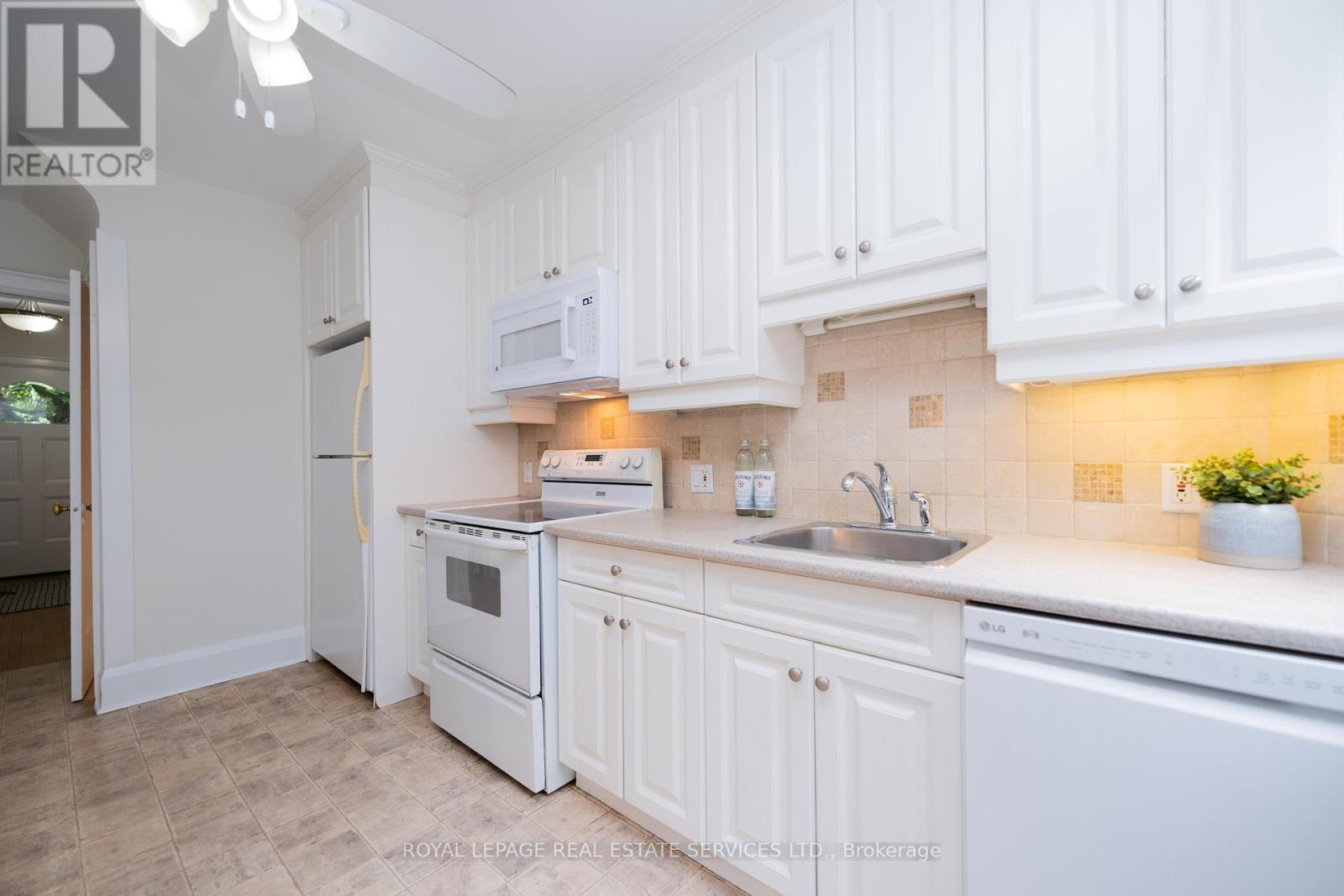 341 Old Orchard Grove, Toronto, Ontario  M5M 2E7 - Photo 18 - C12908150