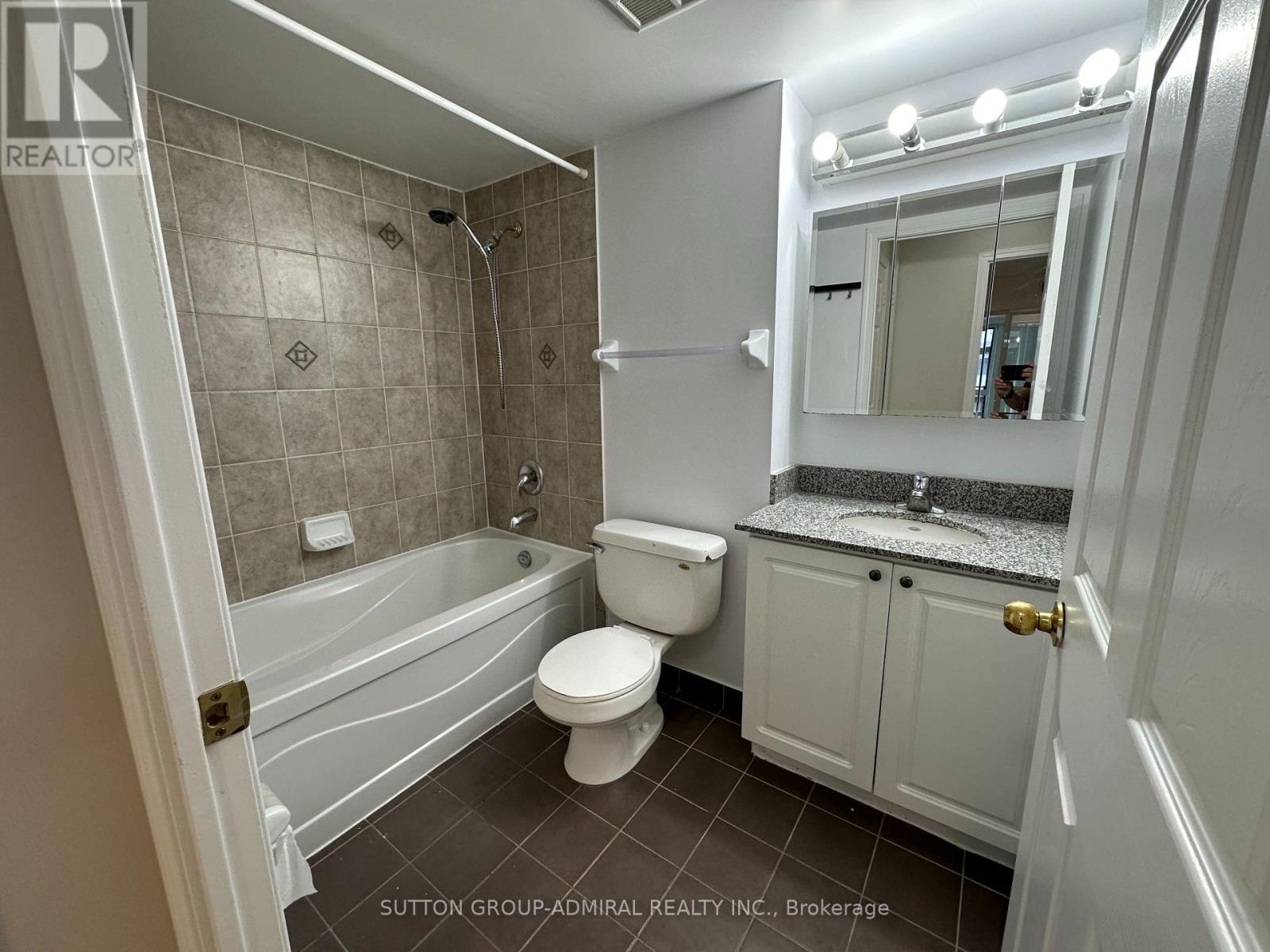 911 - 185 Oneida Crescent, Richmond Hill (Langstaff), Ontario  L4B 0B1 - Photo 13 - N12908138