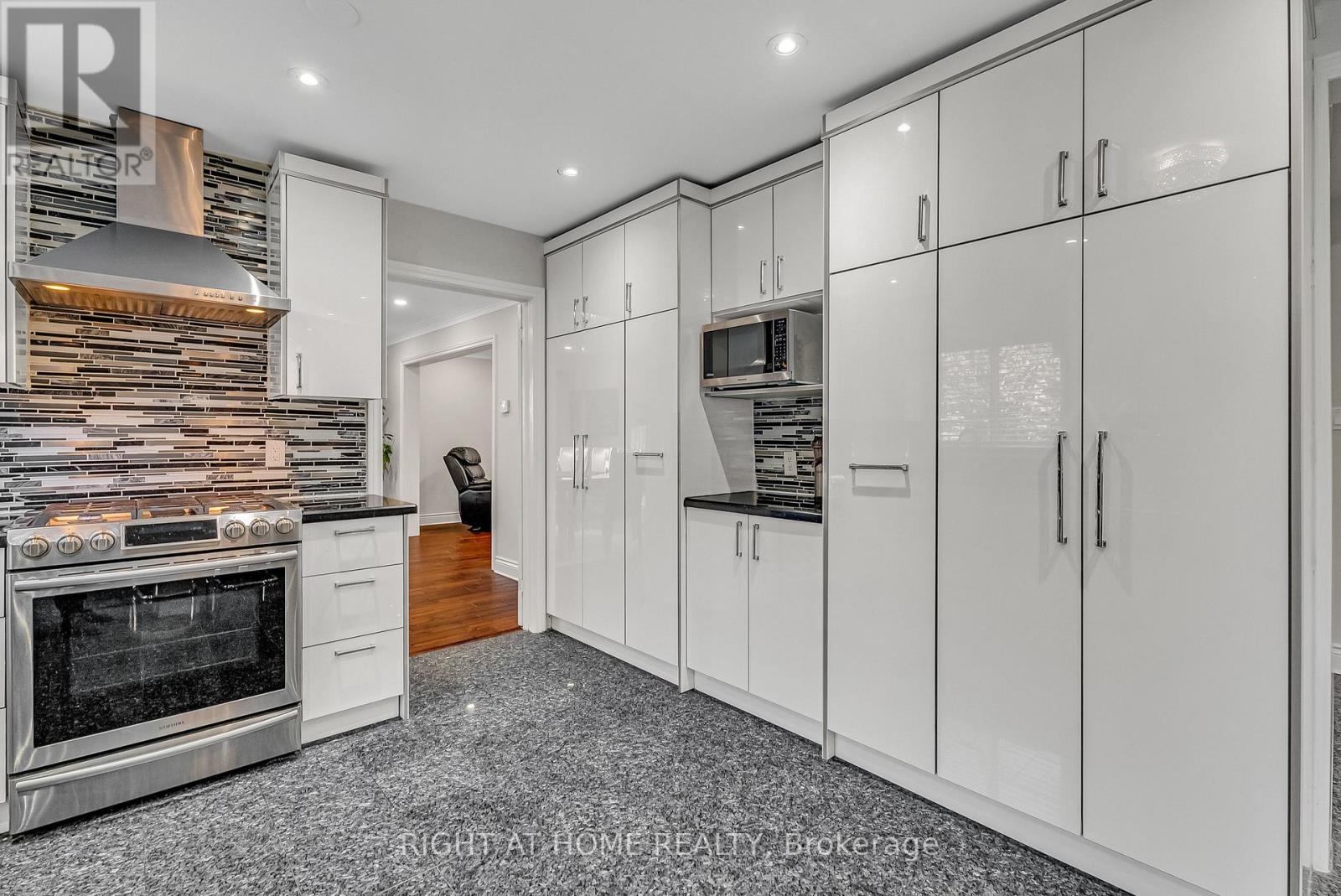 373 Firglen Ridge, Vaughan, Ontario  L4L 1N6 - Photo 11 - N12908178